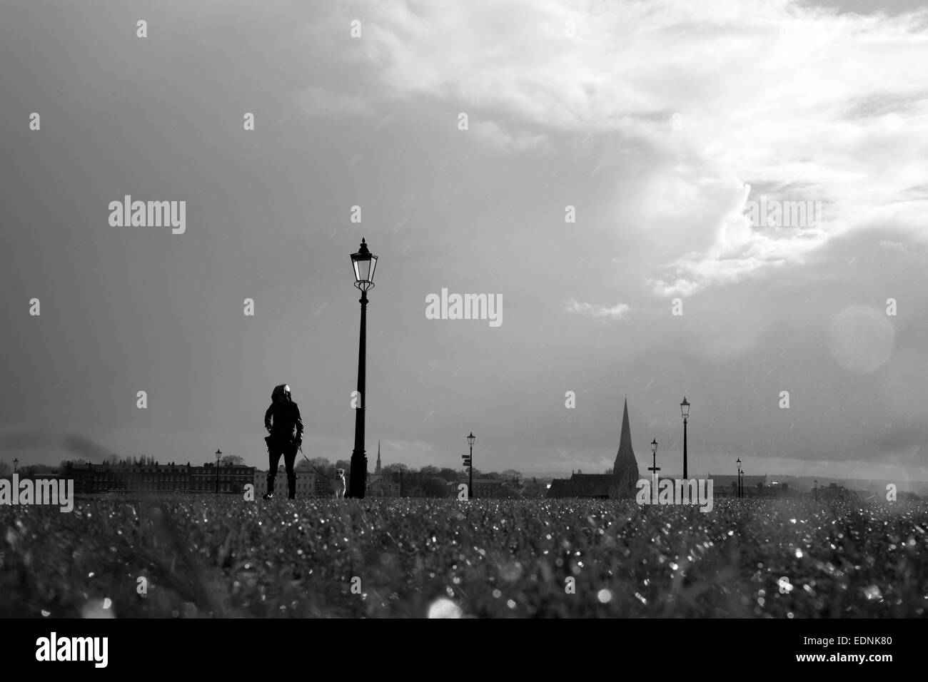 Regendusche auf Blackheath Common, Blackheath, London, UK Stockfoto