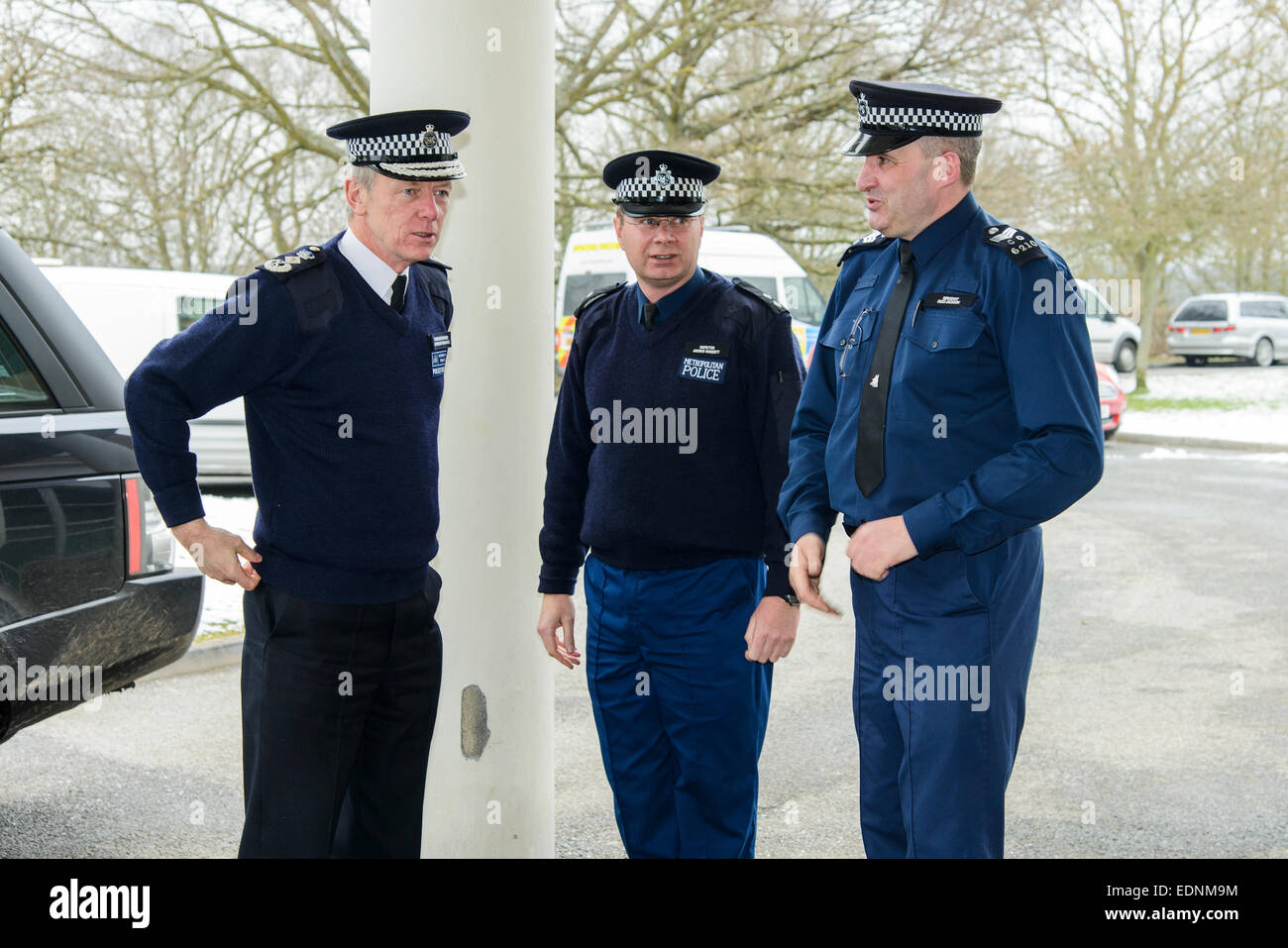 Der Kommissar der Metropolitan Police, Sir Bernard Hogan-Howe, besucht die Metropolitan Police Service Hundeschule. Stockfoto