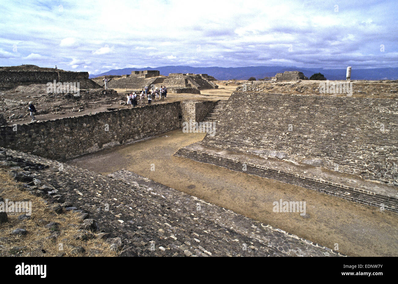 Schätze, die bei Ausgrabungen der großen präkolumbianischen Ausgrabungsstätte am Monte Alban in Oaxaca, Mexiko gefunden. Die Website enthält zwei gut erhaltene Ballspielplätze.  Copyright Presse PORTRAIT SERVICE-01798-342716 weiß grün, Petworth, Sussex. GU28 9BD (MwSt-Nr. 415 2201 08) Stockfoto