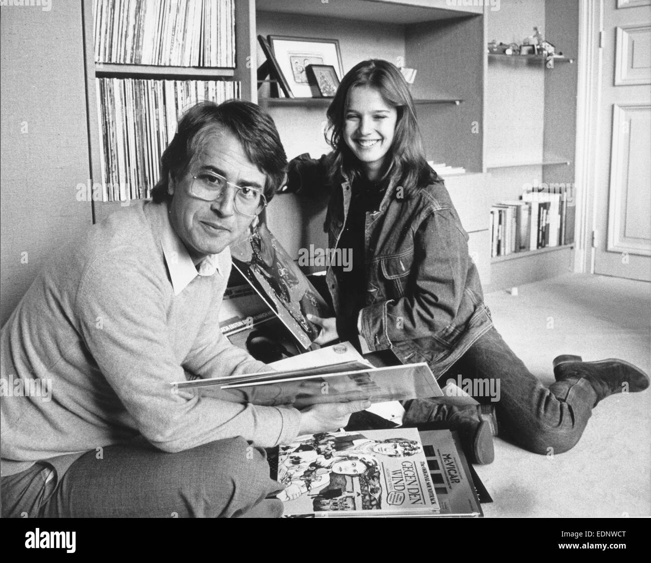 Junge radio Moderatorin Desiree Nosbusch (15) mit Frank Elsner von RTL Luxemburg im Oktober 1980. Schauspielerin Desiree Nosbusch - auch bekannt als Desiree Becker - wurde am 14. Januar 1965 in Esch in Luxemburg geboren. Stockfoto