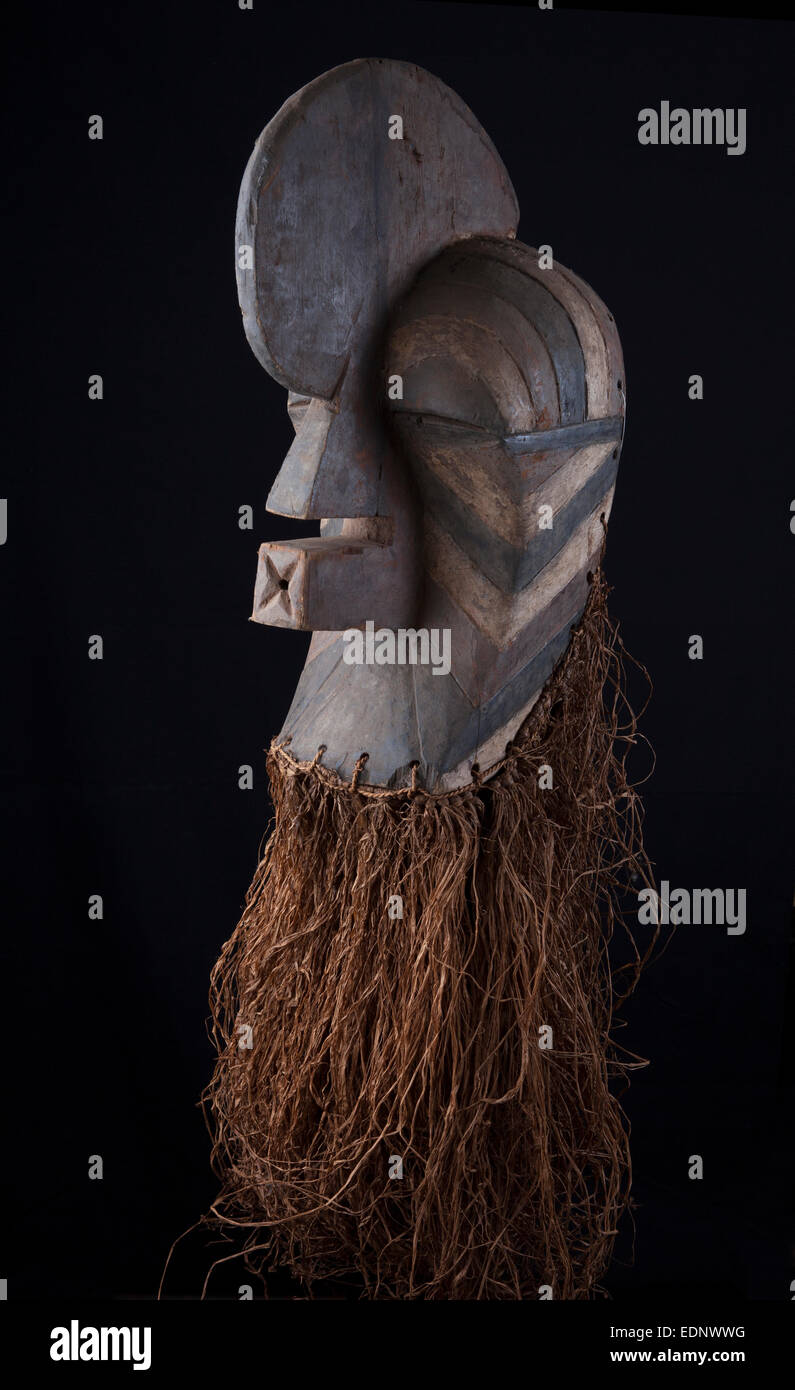 Kongolesischen Maske aus Holz und Fasern, Zentralafrika. Stockfoto