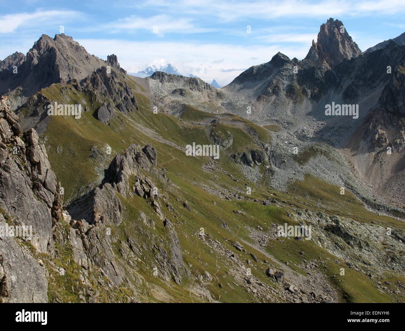 Die Aiguille du Grand Fond, Col du Grand Fond, Lac Presset, Montblanc und der Aiguille De La Nova (Nueva) vom Col du Tutu Stockfoto