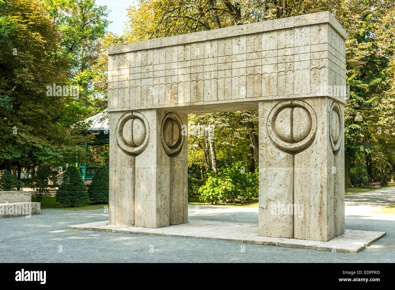 Detail des Tores der Kuss Steinskulptur von Constantin Brancusi in 1938 In Targu Jiu, Rumänien gemacht. Stockfoto