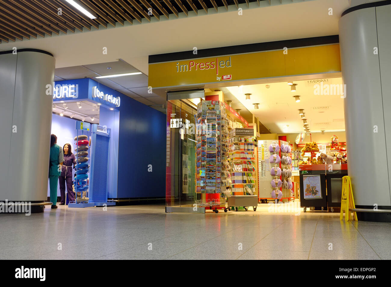 Shops im Flughafen Frankfurt. Stockfoto