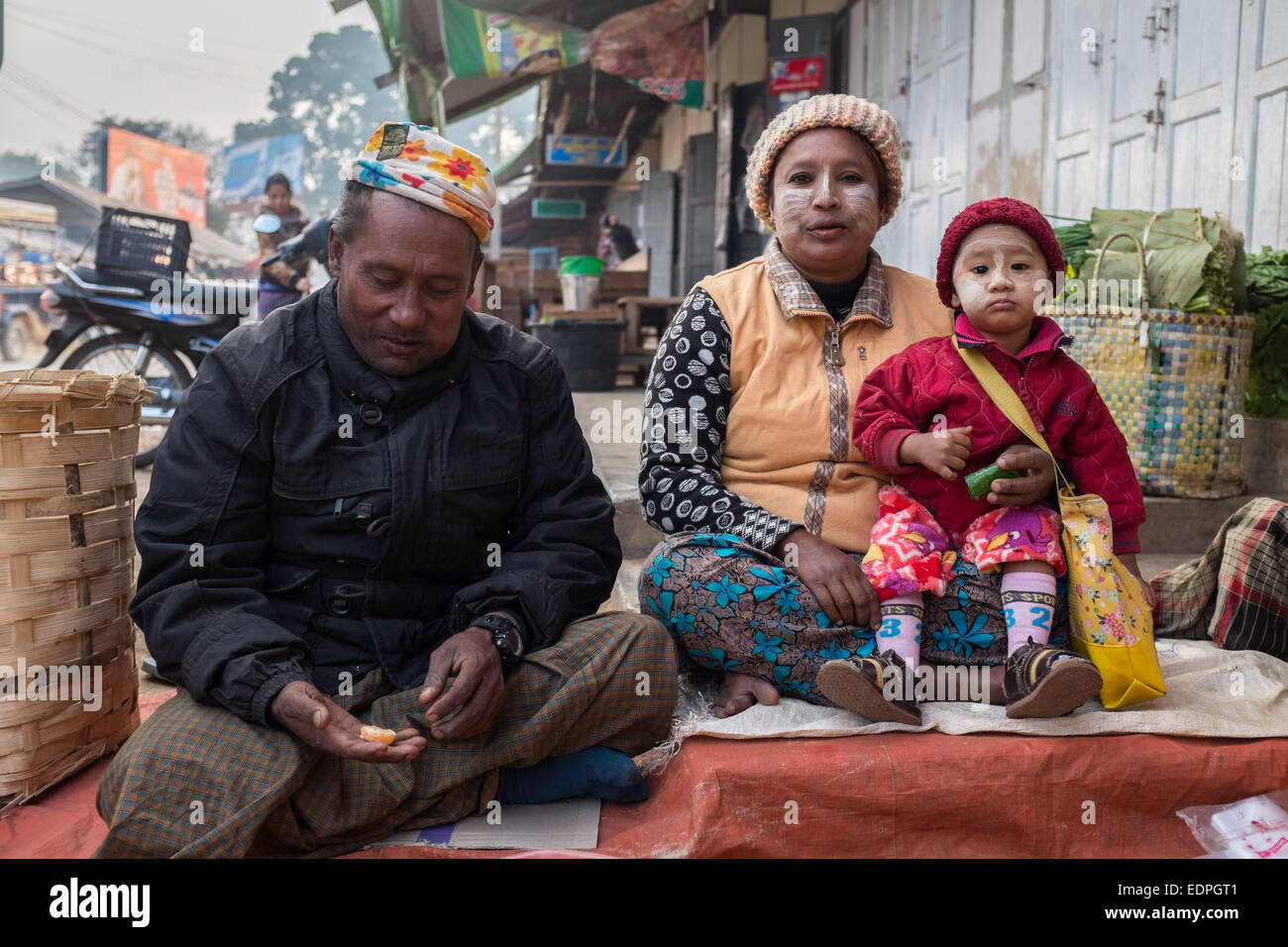 Familie Zay marktüblichen Loikaw Thiri Mingalar Stockfoto
