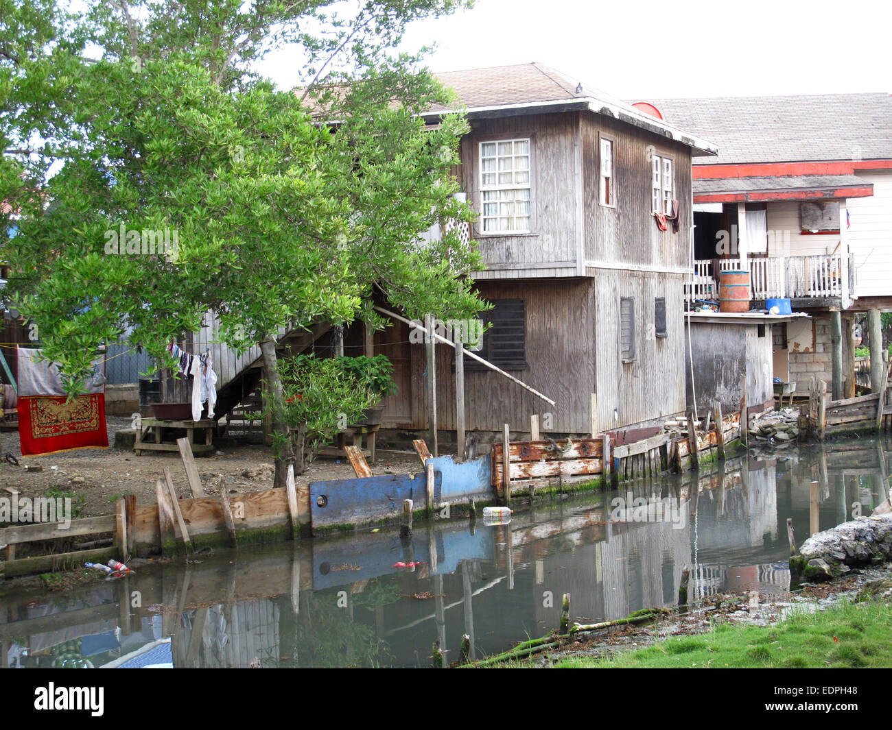 Nachbarschaft im französischen Hafen, Roatan. Stockfoto