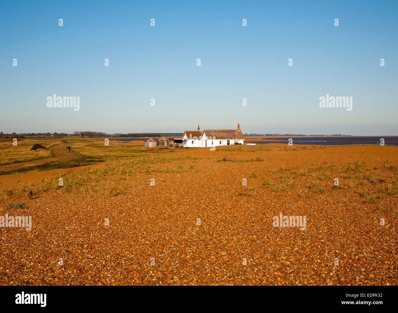 Seaside Bungalow am Kiesstrand in der Nähe von Weir Nordpunkt, Shingle Street, Suffolk, England, UK Stockfoto