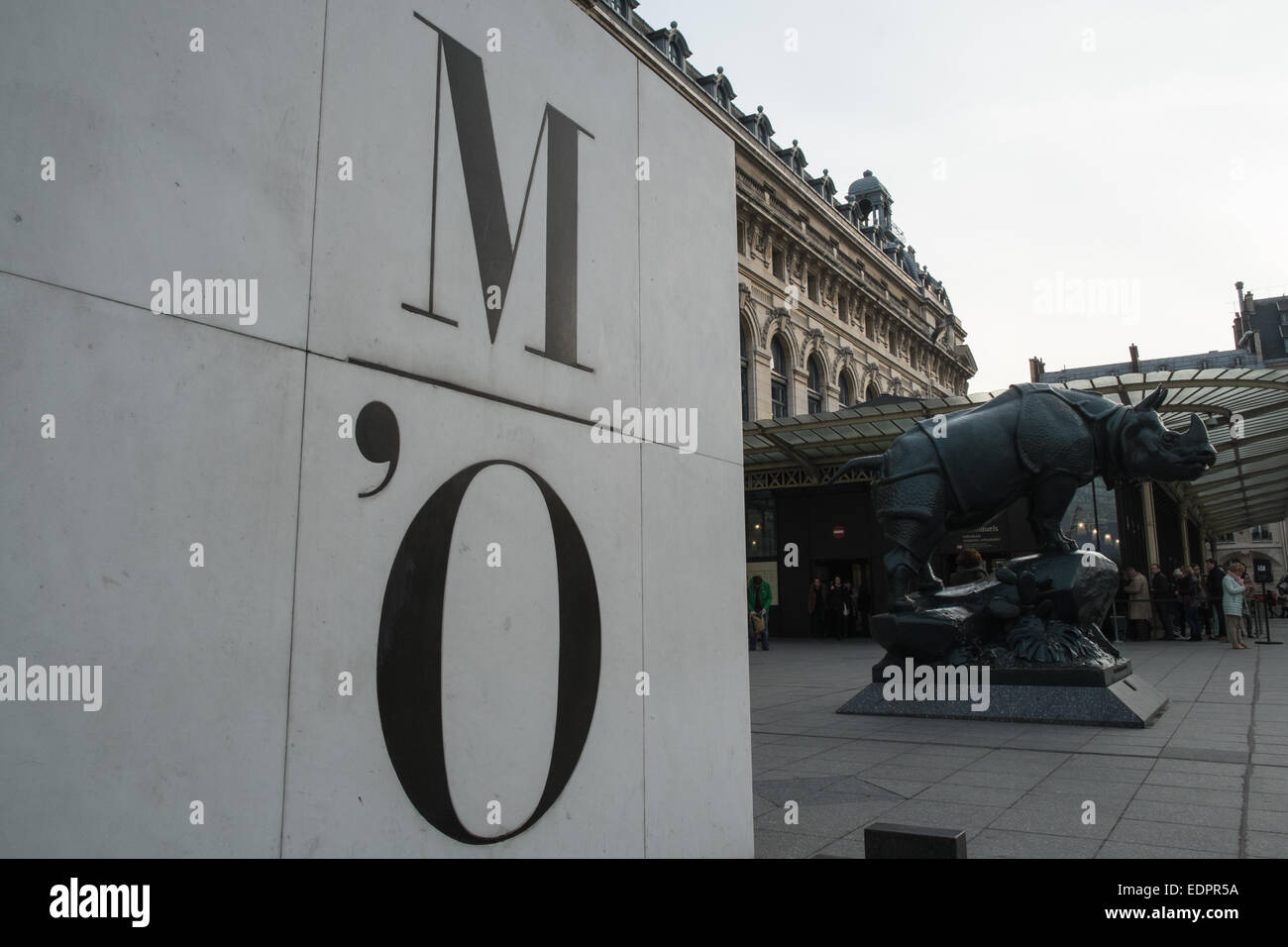 Schilder, Beschilderung, Eingang mit Rhinoceros ´Rhino´ von Alfred Jacquemart, Museum, Musée d ' Orsay, Paris Stockfoto