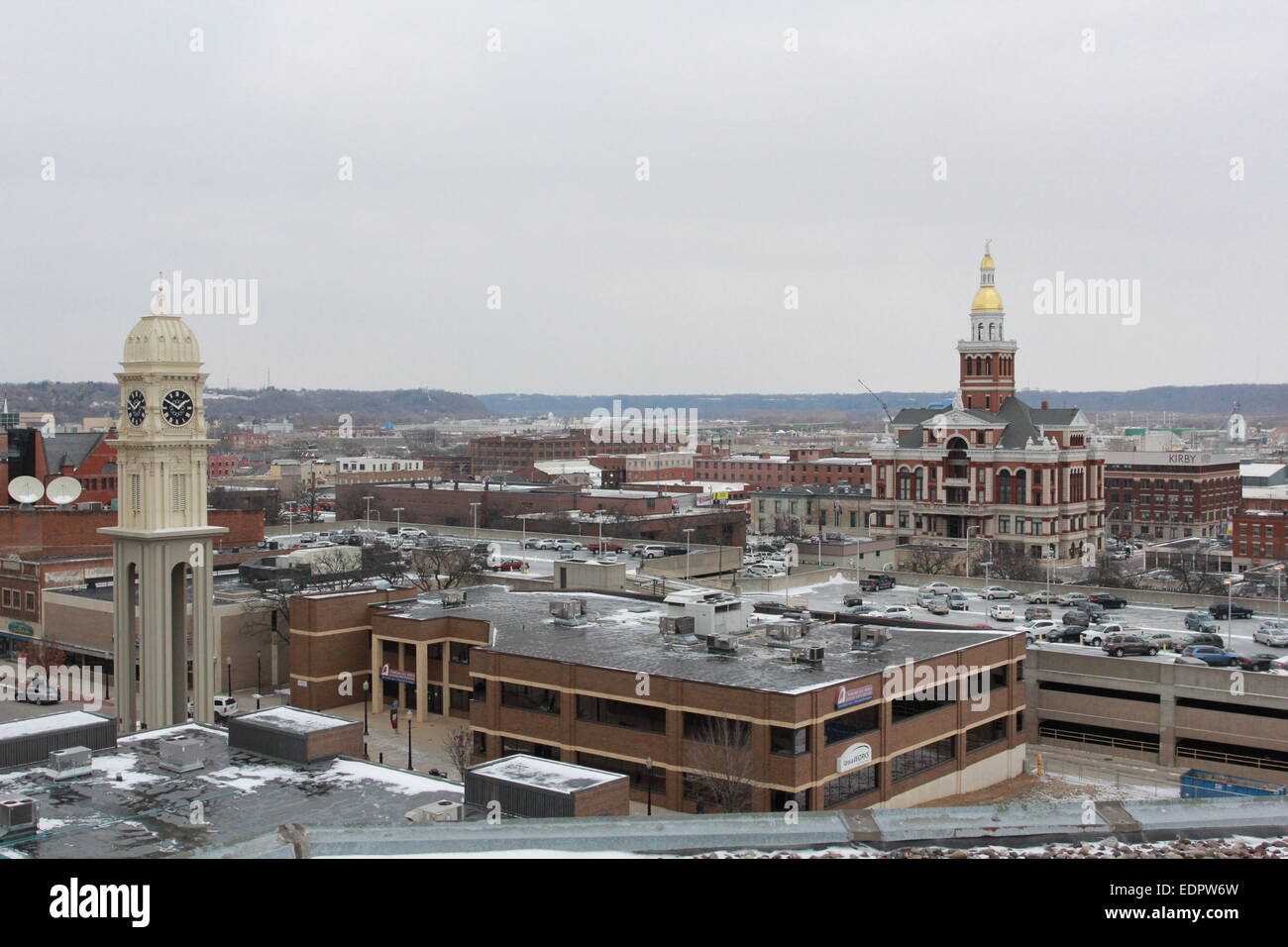 Turm und Kuppel im Winter Stockfoto