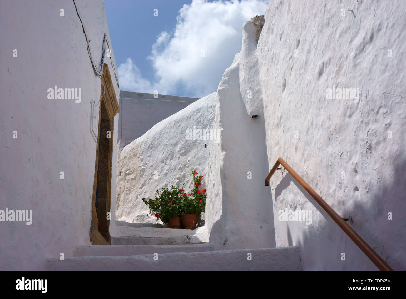 Weiß getünchten Treppe in der Stadt Cora, Insel Patmos, Griechenland Stockfoto