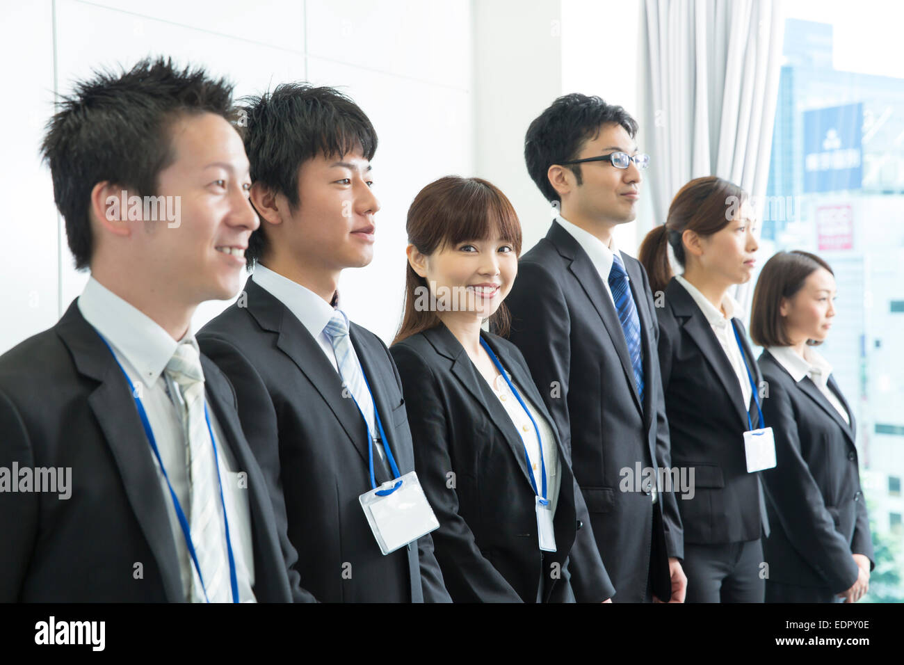 Geschäftsleute, die in einer Reihe stehend Stockfoto