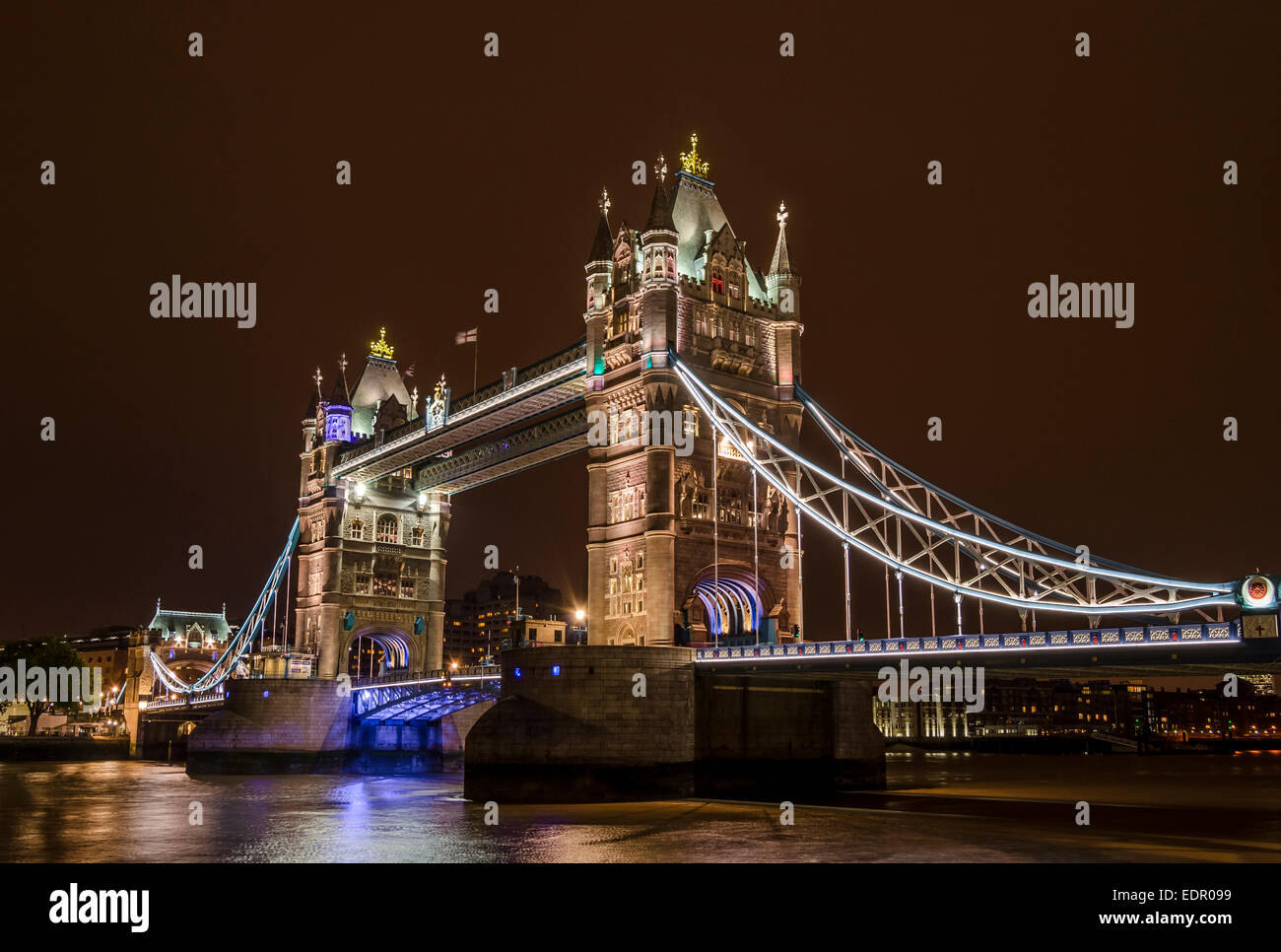 Nachtansicht der Tower Bridge, London, UK Stockfoto