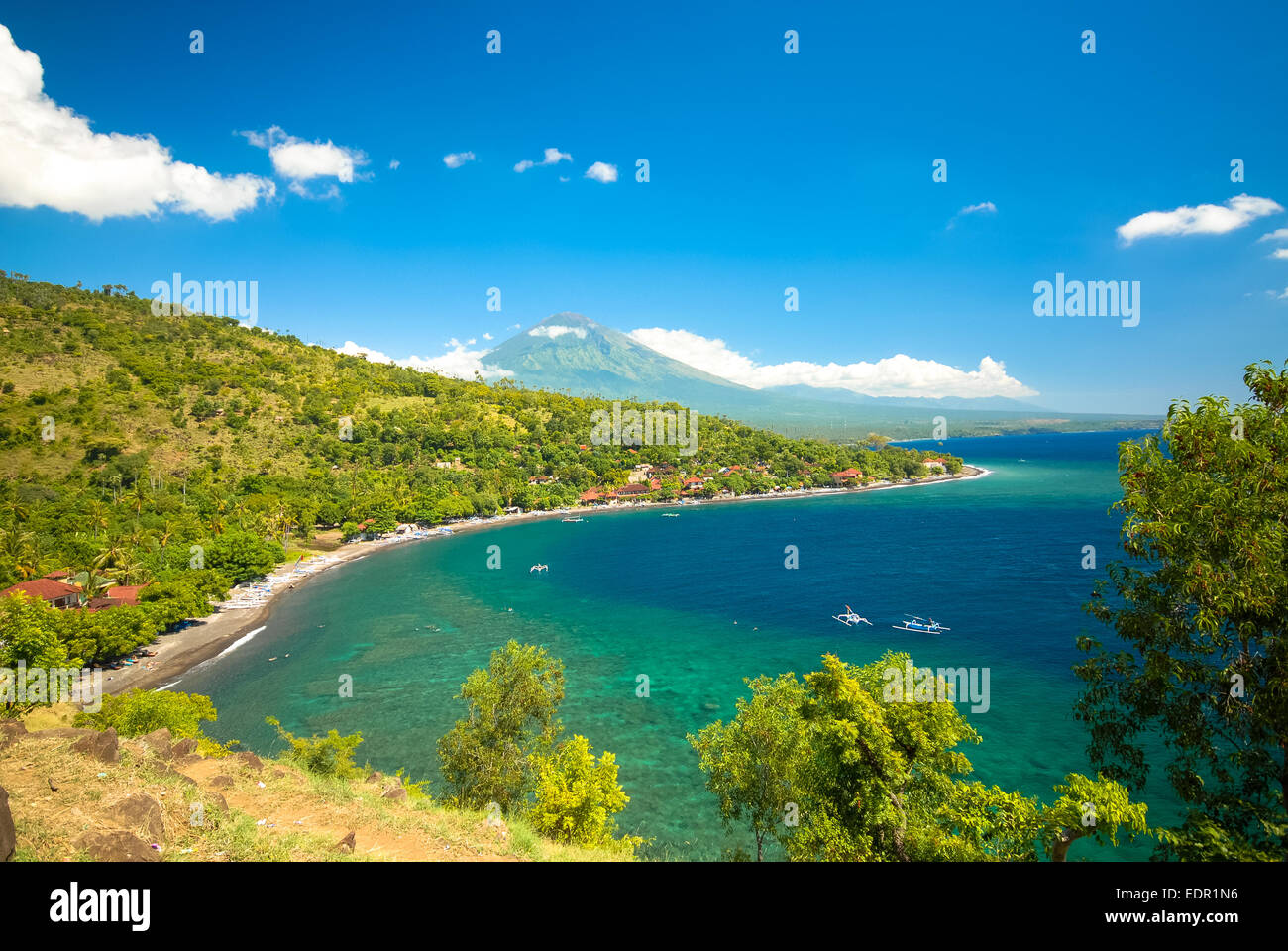 Blick auf die Bucht von Amed in Bali Indonesien Stockfoto