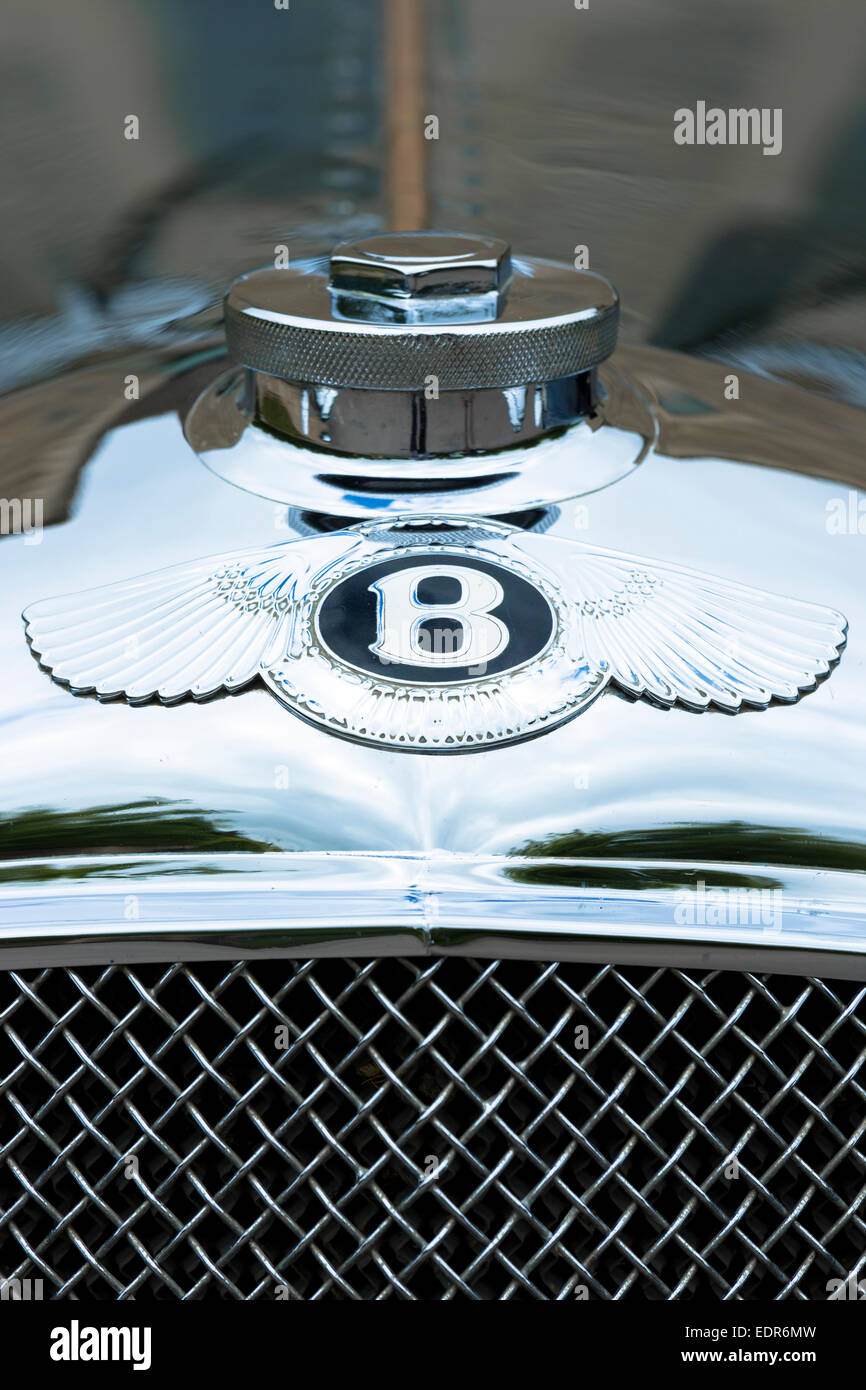 Oldtimer Bentley 4,5 Liter Luxus-Auto im Jahre 1929 erbaut und klassische Bentley-Logo Stockfoto
