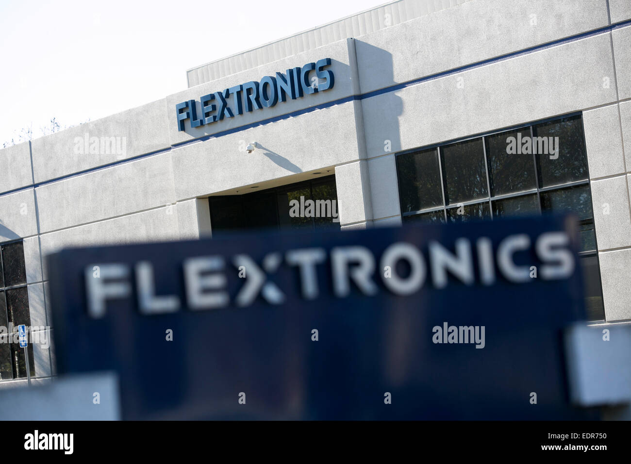 Ein Bürogebäude von Flextronics in Milpitas, Kalifornien besetzt. Stockfoto