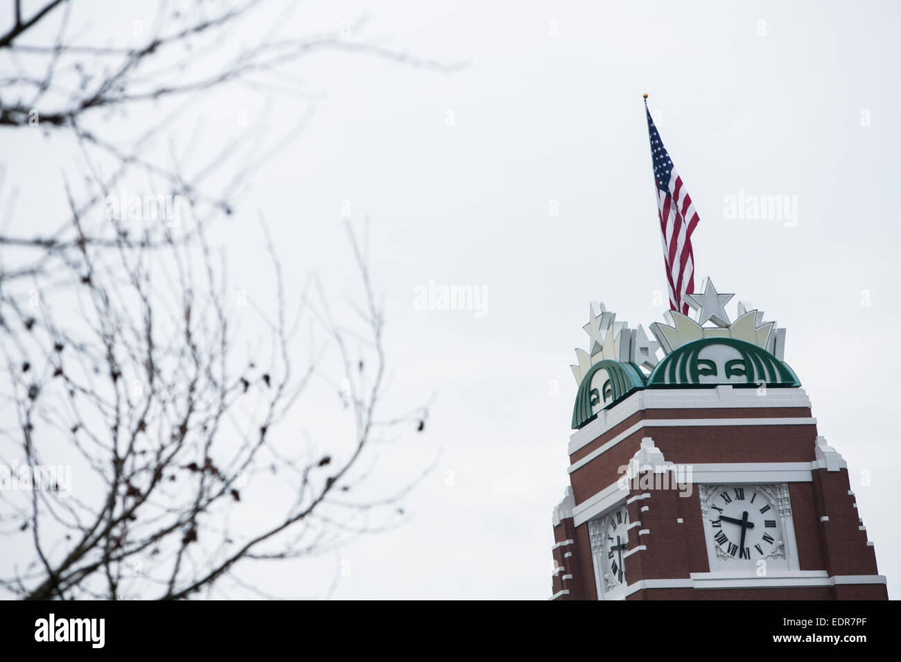 Ein Logo-Zeichen vor dem Sitz der Starbucks Coffee Company in Seattle, Washington. Stockfoto