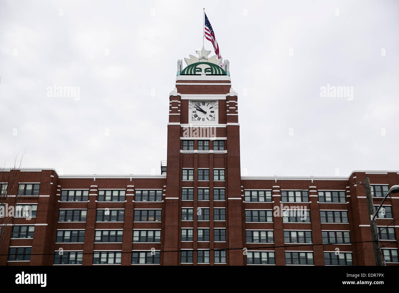 Ein Logo-Zeichen vor dem Sitz der Starbucks Coffee Company in Seattle, Washington. Stockfoto
