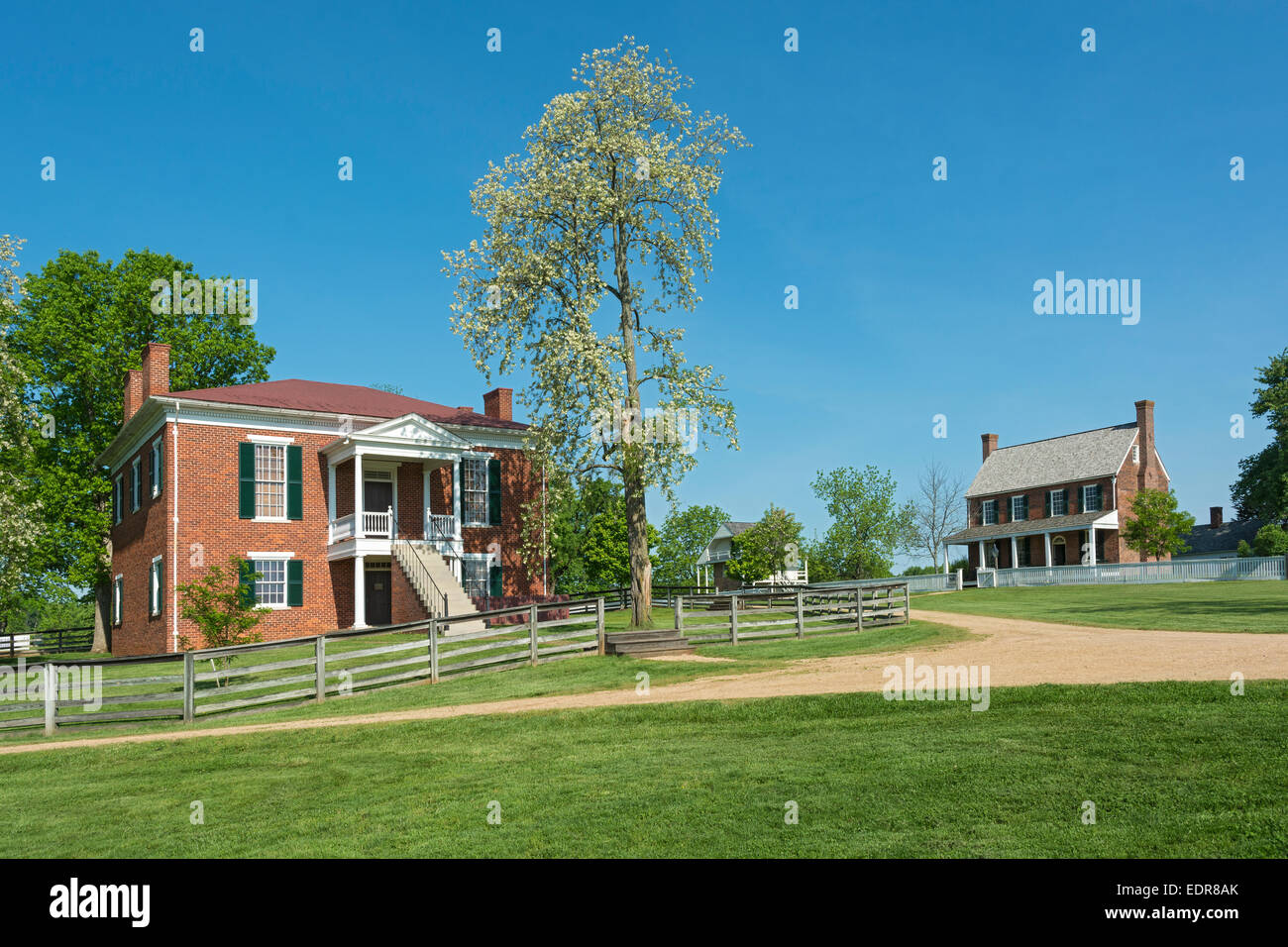 Virginia, Appomattox Court House National Historical Park, Court House links, Clover Hill Tavern rechts Stockfoto