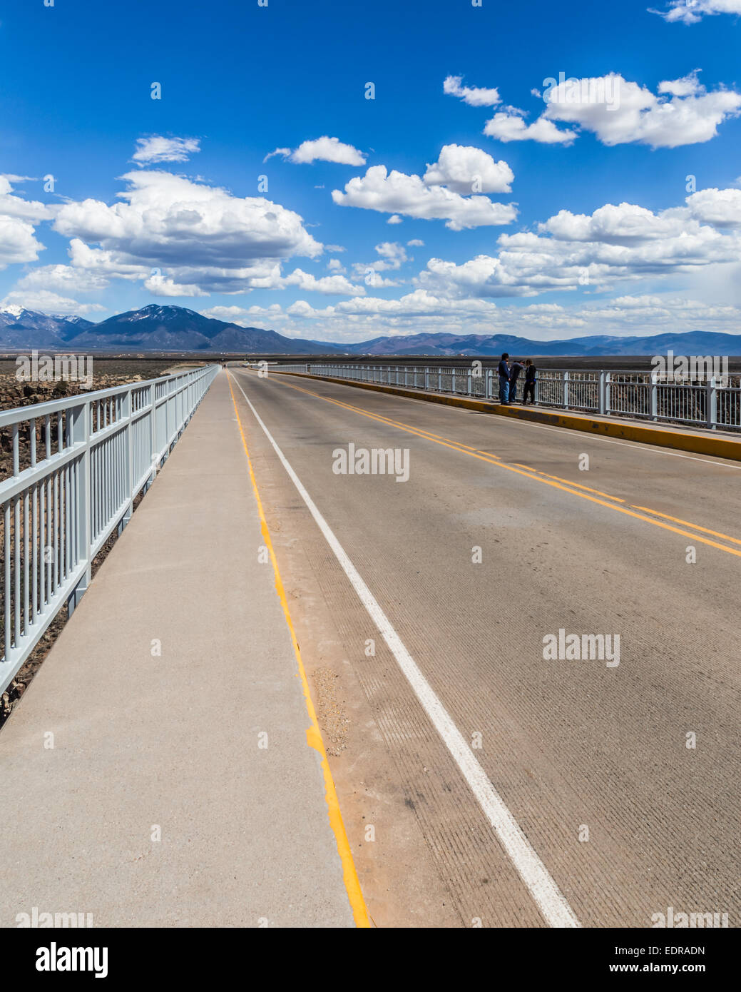 Brücke über den Rio Grande Gorge, in der Nähe von Taos, New Mexico, USA Stockfoto