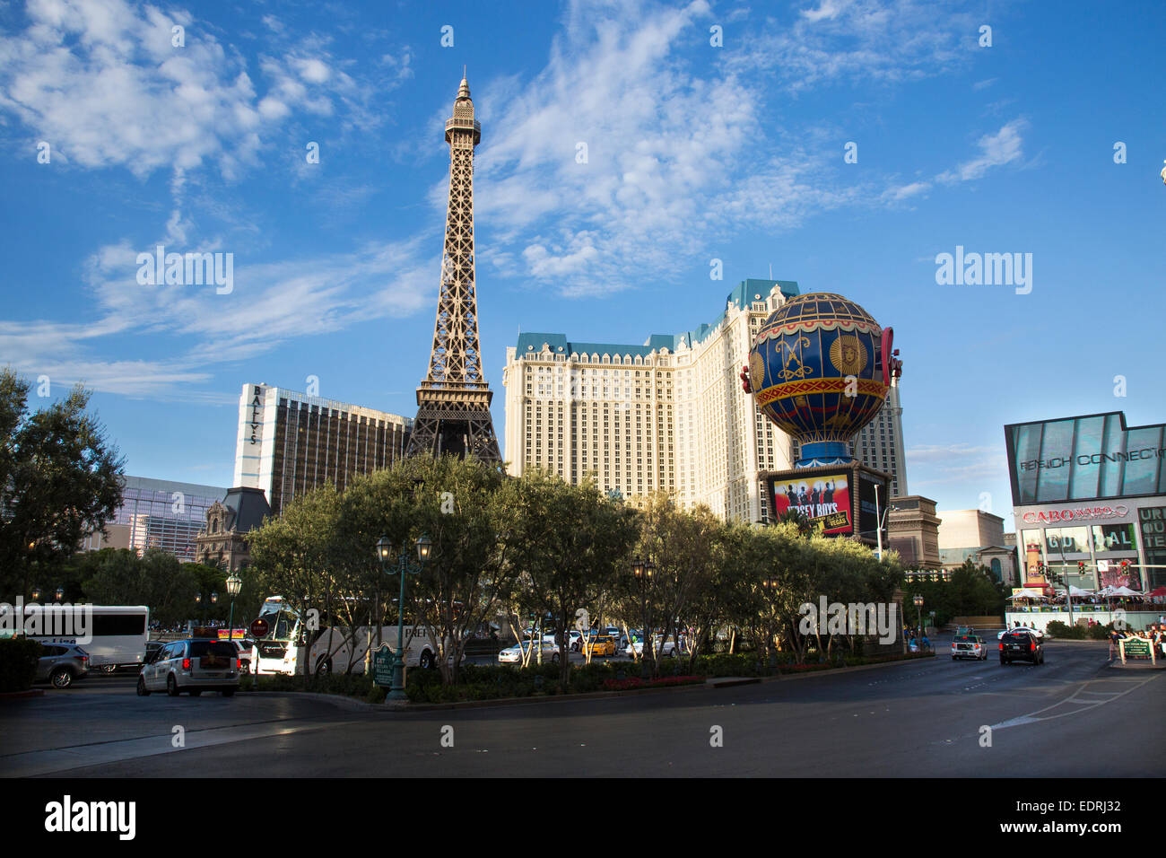 Das Eiffel Tower Restaurant im Paris Hotel und Casino Bellagio Fountains am Las Vegas Strip in Paradies, Nevada. Stockfoto