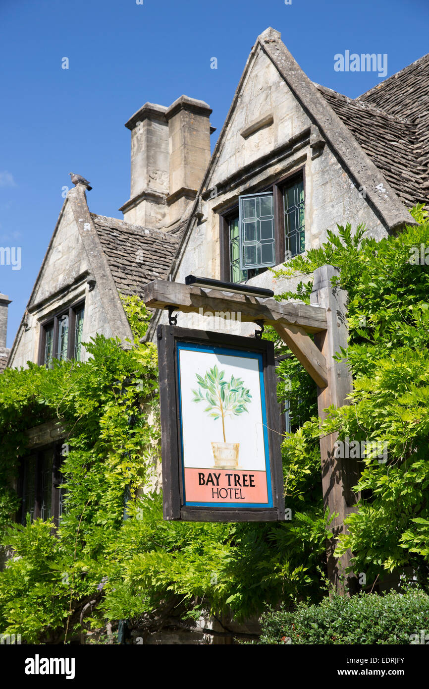 Pub Schild des Bay Tree Hotel eine traditionelle alte Gastro Pub in Burford, Cotswolds, Oxfordshire, Vereinigtes Königreich Stockfoto
