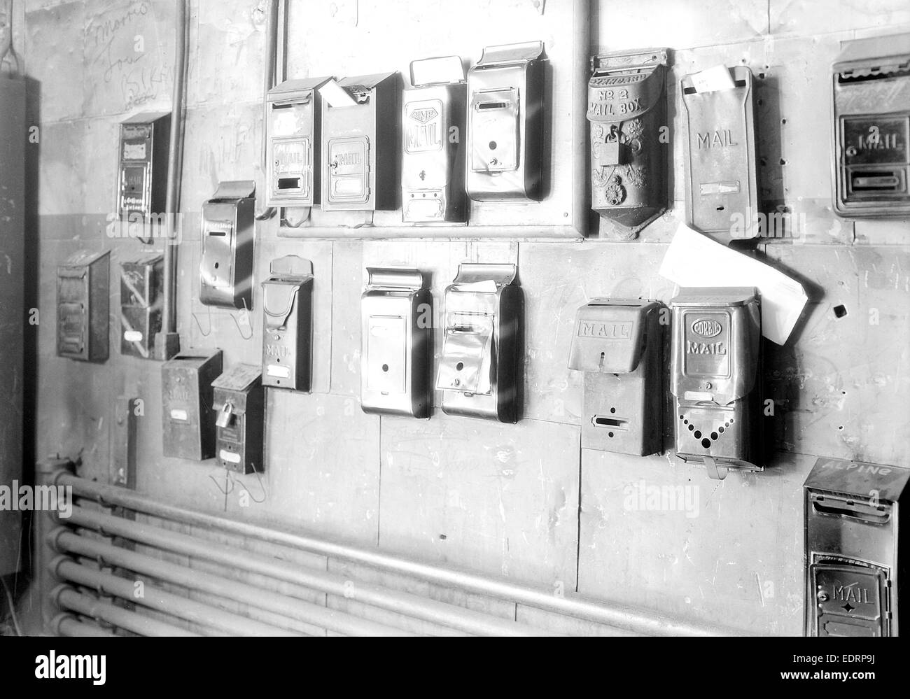 Paterson, New Jersey - Textilien. Zahlreiche Briefkästen zeigen zahlreiche Mieter in das Mühlengebäude, 185 Sixth Avenue, Juni 1937 Stockfoto