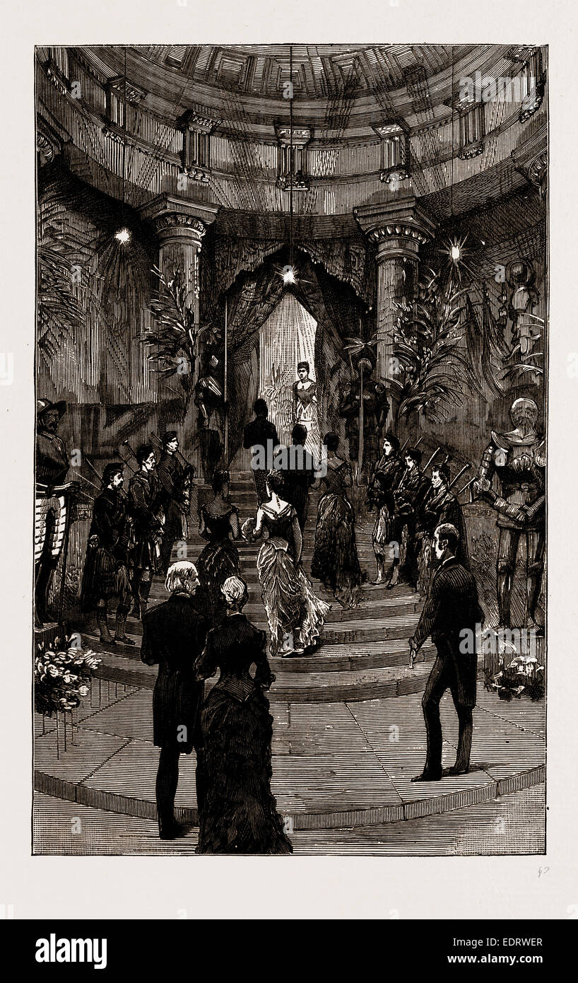 REZEPTION UND BALL BEI DOVER HOUSE, DIE OFFIZIELLE RESIDENZ DES LORD DALHOUSIE, STAATSSEKRETÄR FÜR SCHOTTLAND, 1886: LADY DALHOUSIE Stockfoto