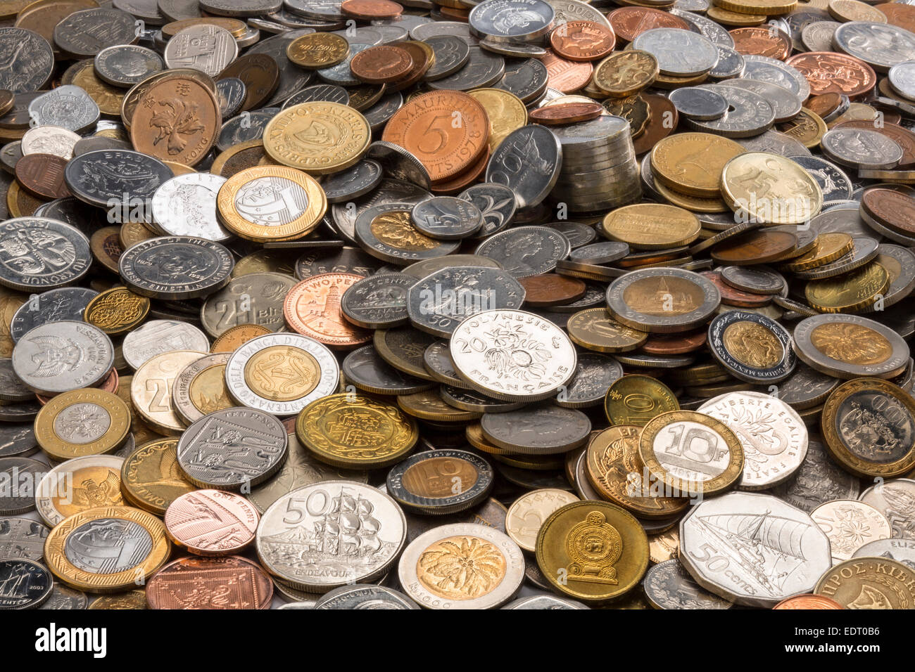 Währung - eine Sammlung von alten Münzen aus der ganzen Welt. Stockfoto