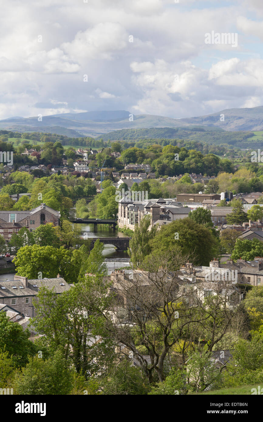 Brücken über den Fluss Kent fließt durch Kendal im englischen Lake District. Nordwestlich von Castle Hill anzeigen Stockfoto