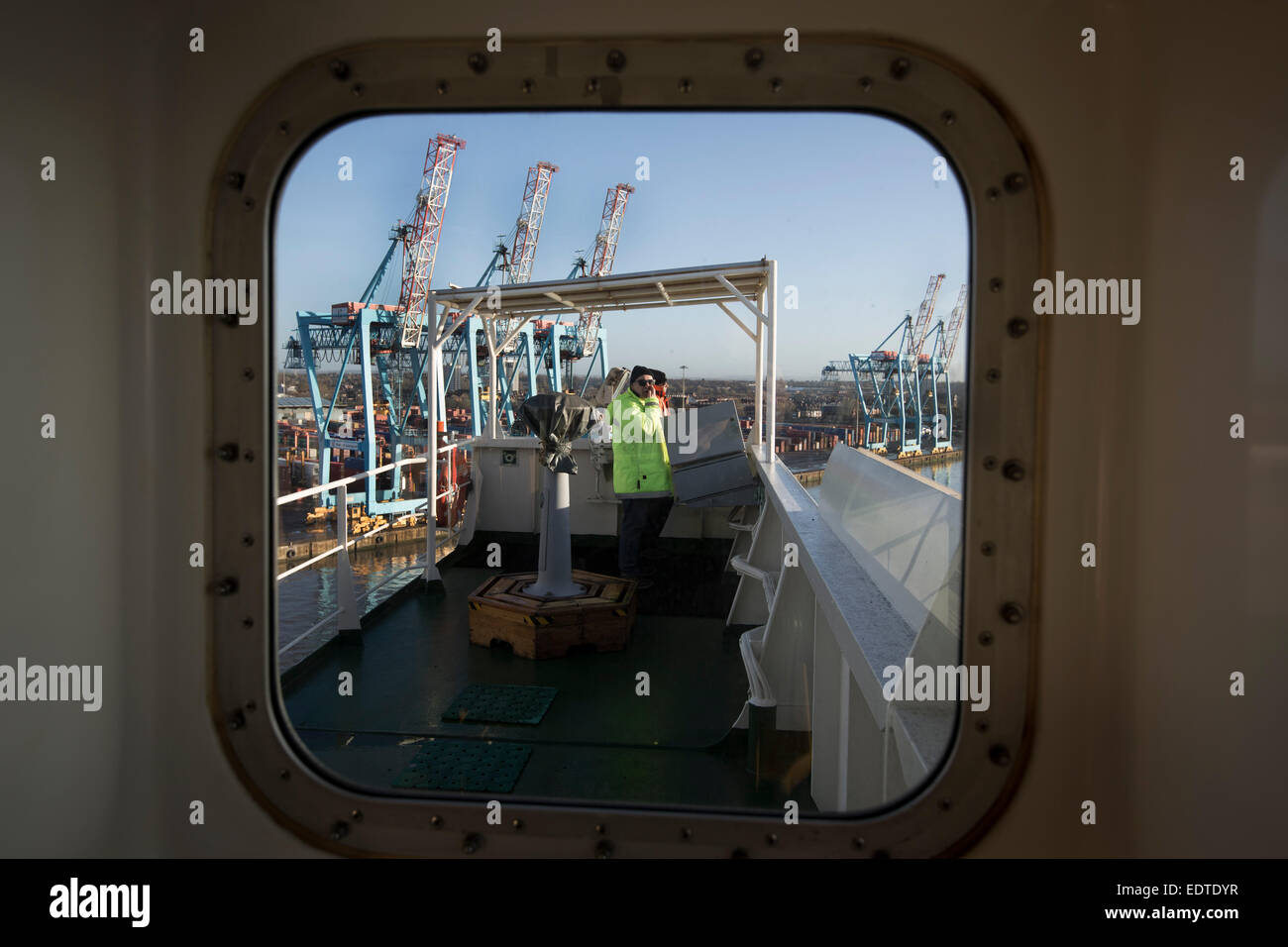 Kapitän des Schiffes, Vladimir Novogradec, an Bord der MSC Sandra als es erwartet, um von Seaforth Dock, Liverpool, England, UK zu segeln. Stockfoto