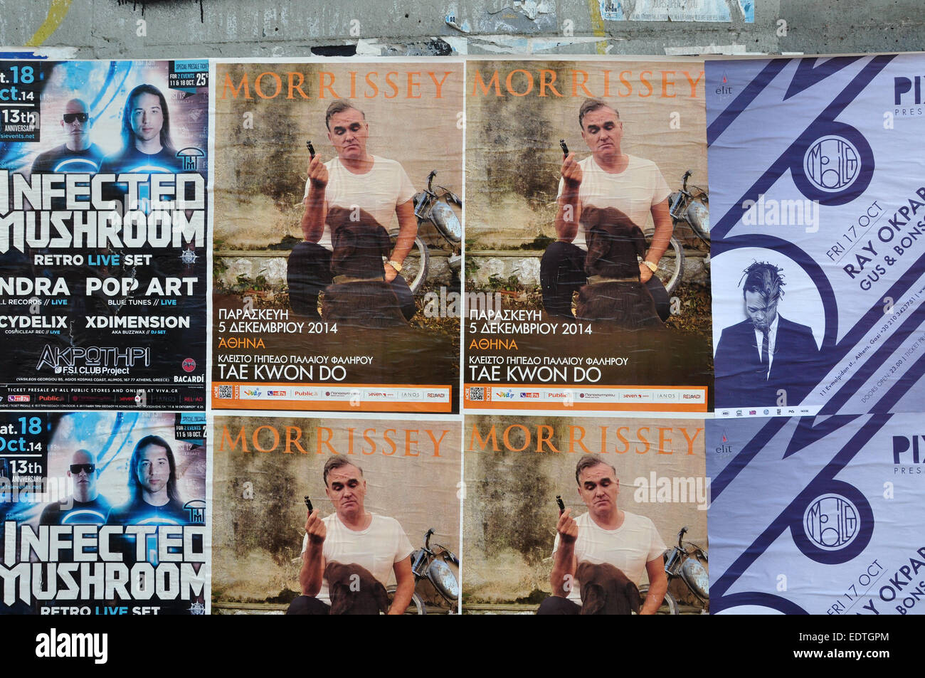 Wand mit live-Musik-Konzert-Poster von Morrissey und dj sets von Ray Okpara und Infected Mushroom. Stockfoto