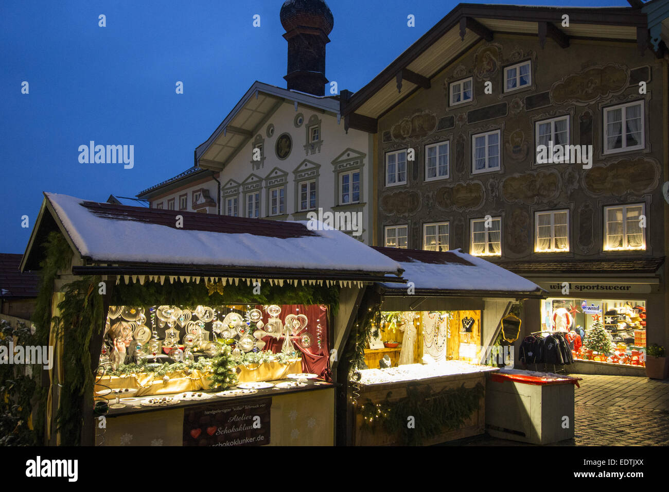 Weihnachtsmarkt in Bad Tölz, Bayern, Deutschland, Weihnachtsmarkt in Bad Tölz, Bayern, Deutschland, Christkindlmarkt, Weihnachten mark Stockfoto