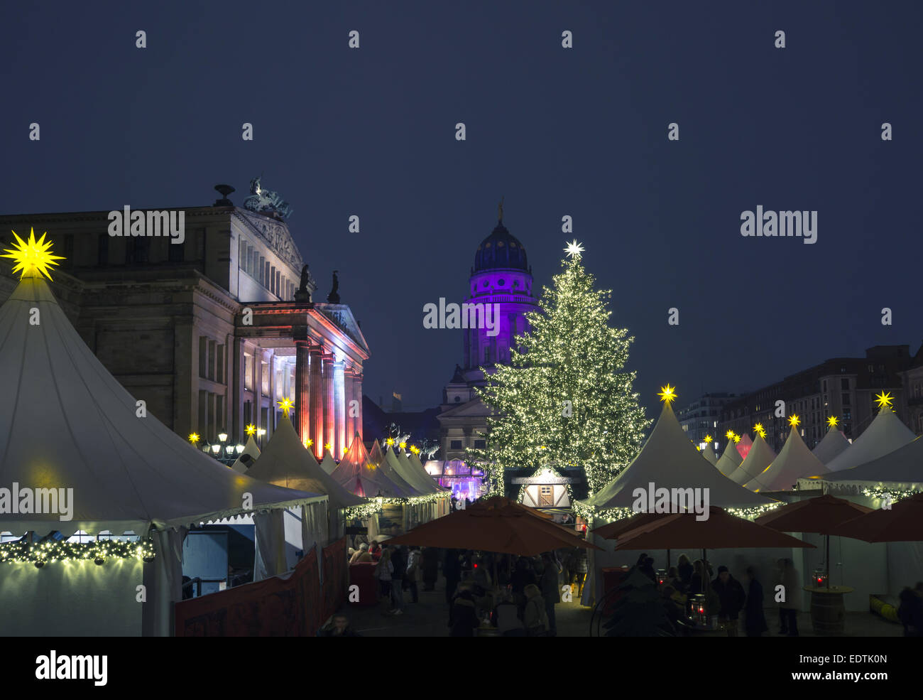 Traditioneller Weihnachtsmarkt in Berlin bin Gendarmenmarkt, Deutschland, traditionelle