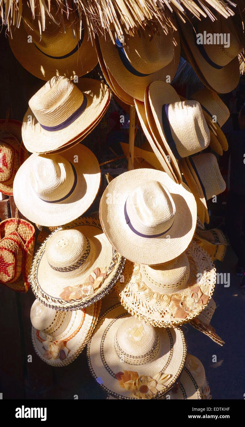 Tropischen Hüte auf Verkauf an einem Stand in Varadero, Kuba Stockfoto