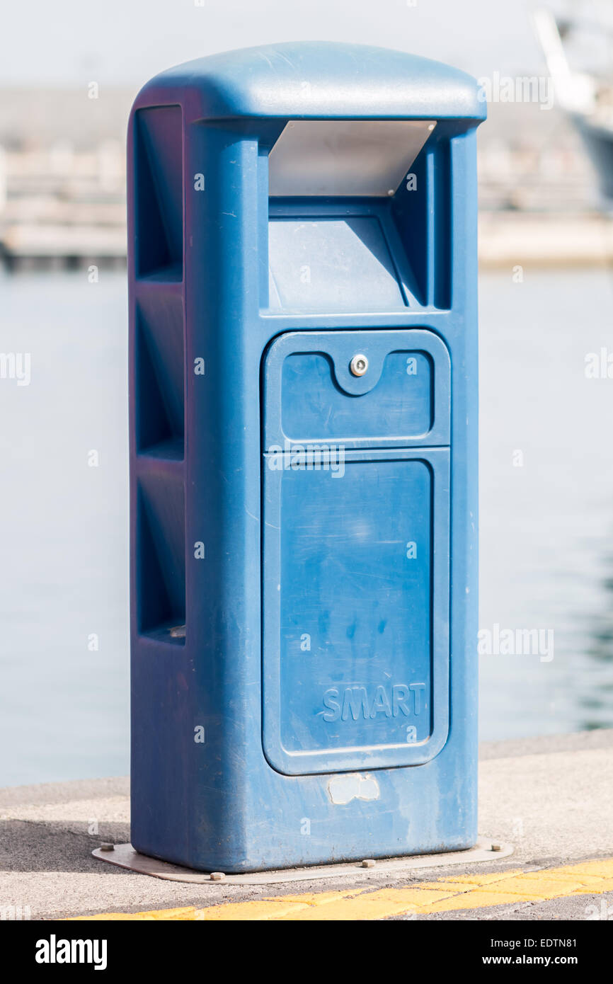 Revolver für die Erbringung von Dienstleistungen für die Boote angedockt an der wharf Stockfoto