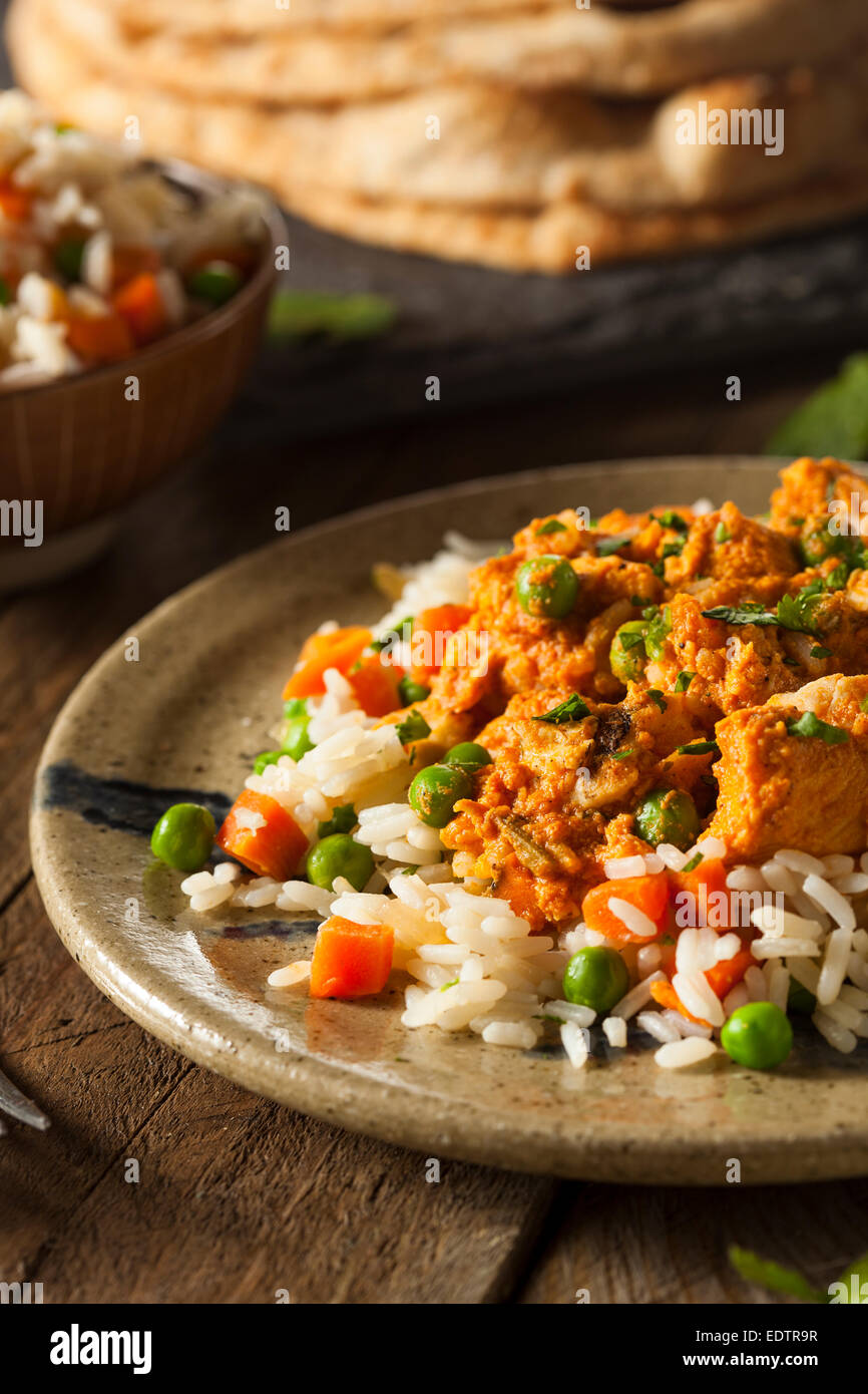 Hausgemachte Chicken Tikka Masala mit Reis und Naan Stockfoto