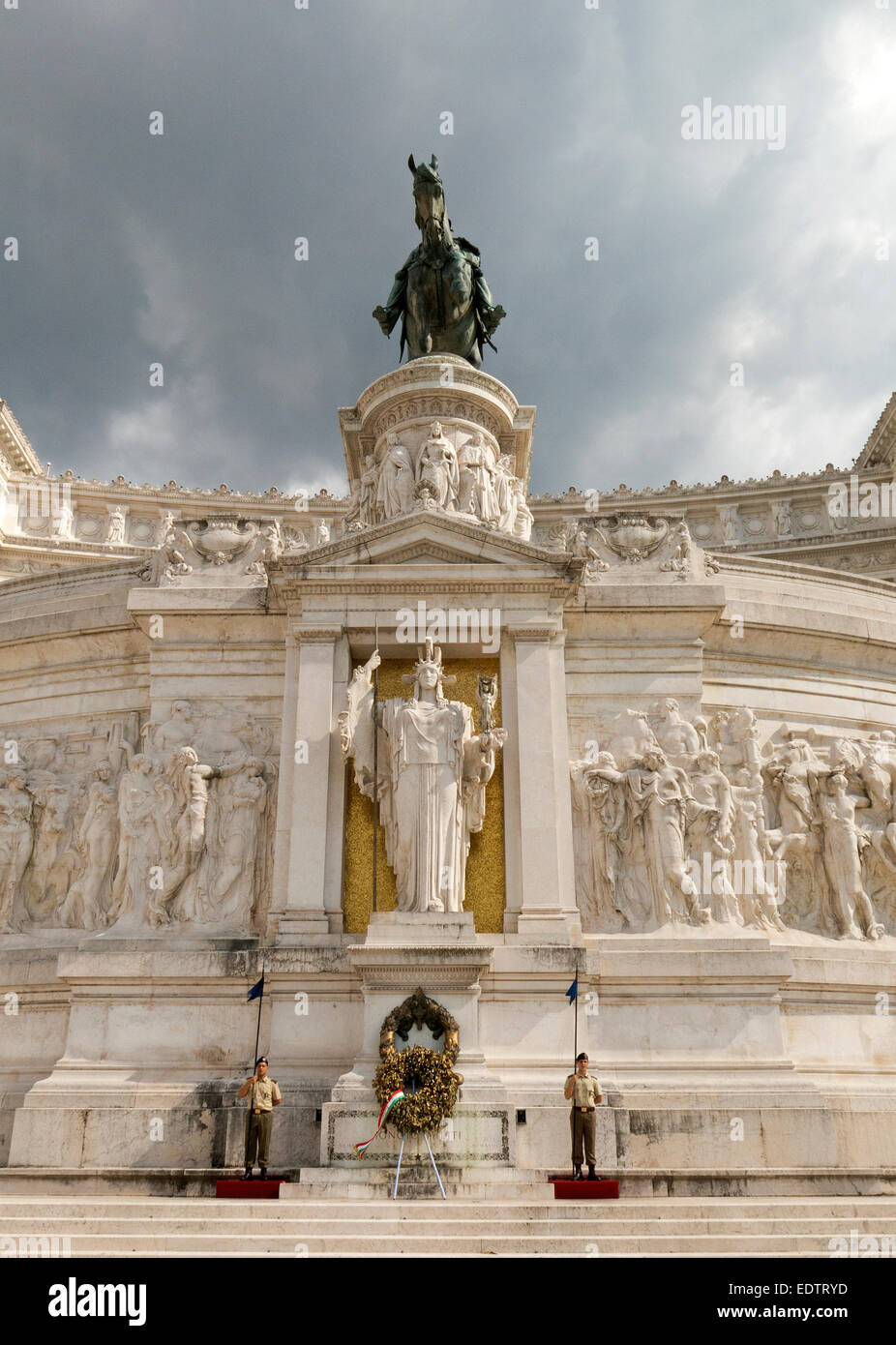 Altare della Patria und Reiter Statue von Vittorio Emanuele II, Piazza Venezia, Rom, Italien Stockfoto