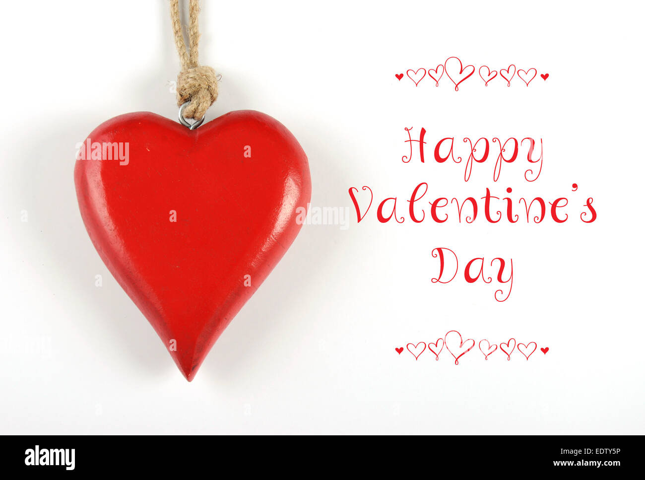 Happy Valentines Day hängen rotes Holz-Herz mit Happy Valentines Day Beispieltext Gruß Nachricht. Stockfoto