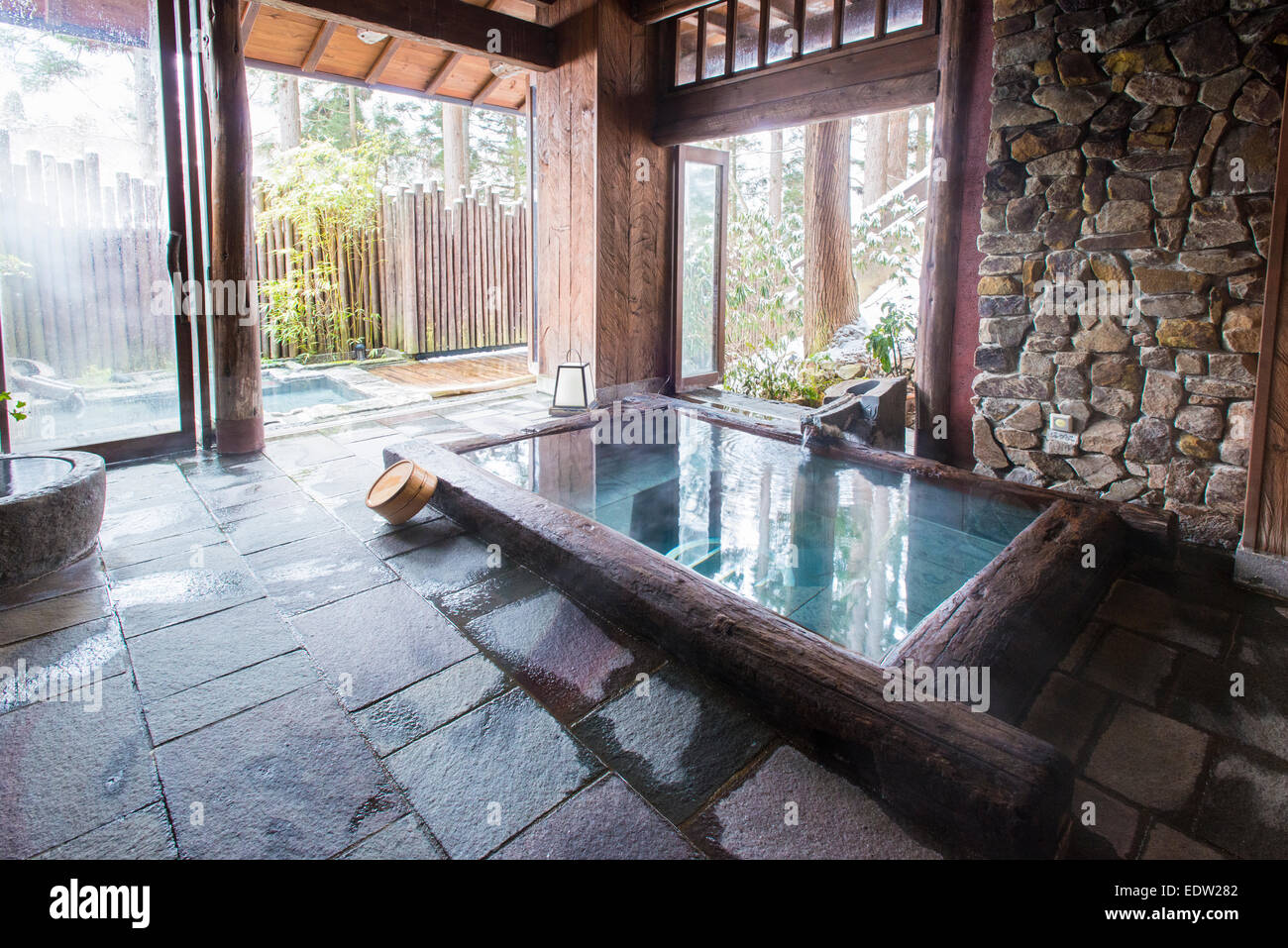 Seni Onsen Iwanoyu Onsen Ryokan in Nagano, Japan. Als eines der besten im Land. Stockfoto