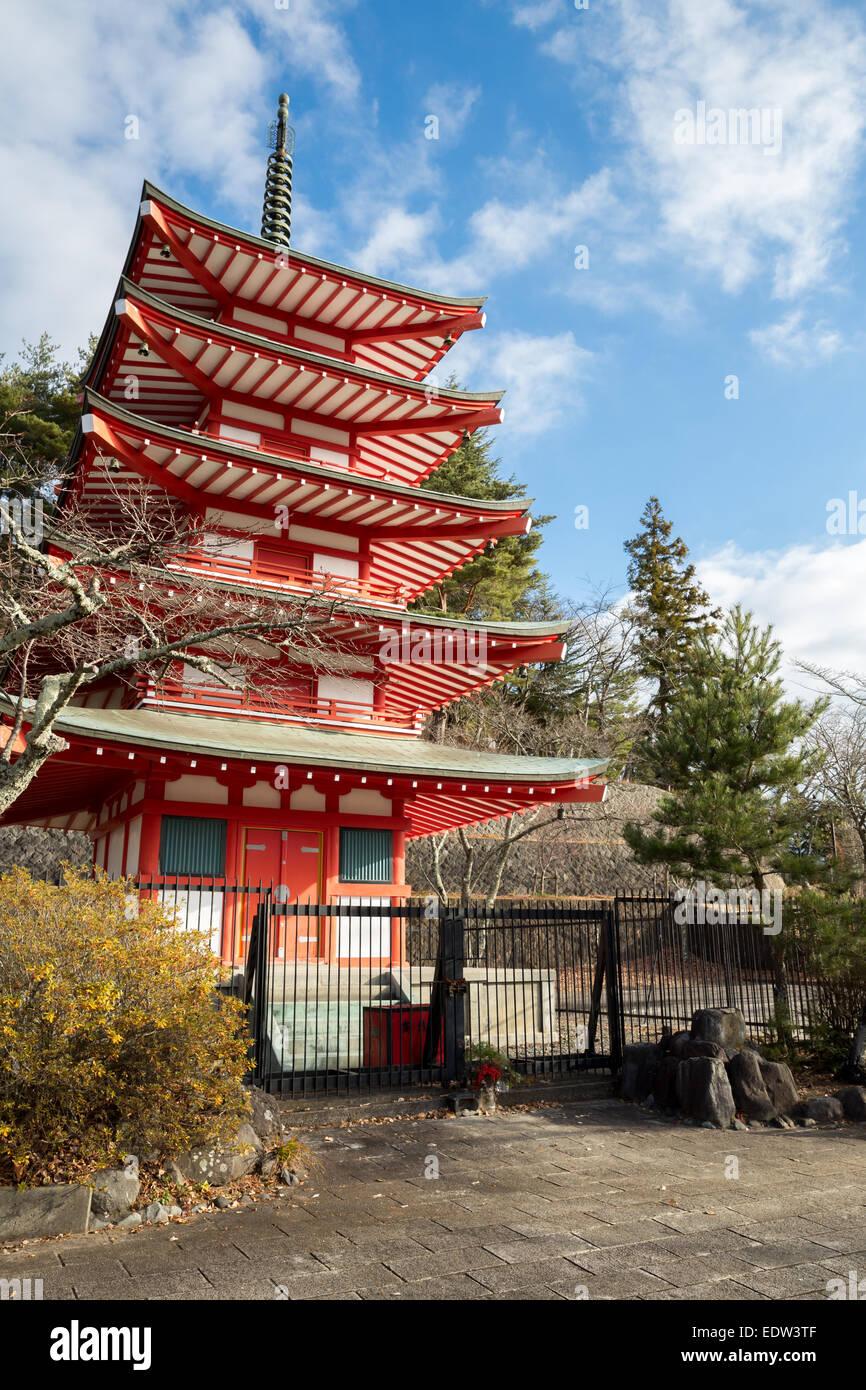 Schöne Shureito-Pagode in Yamanashi Stadt Berg Fuji Japan Stockfoto