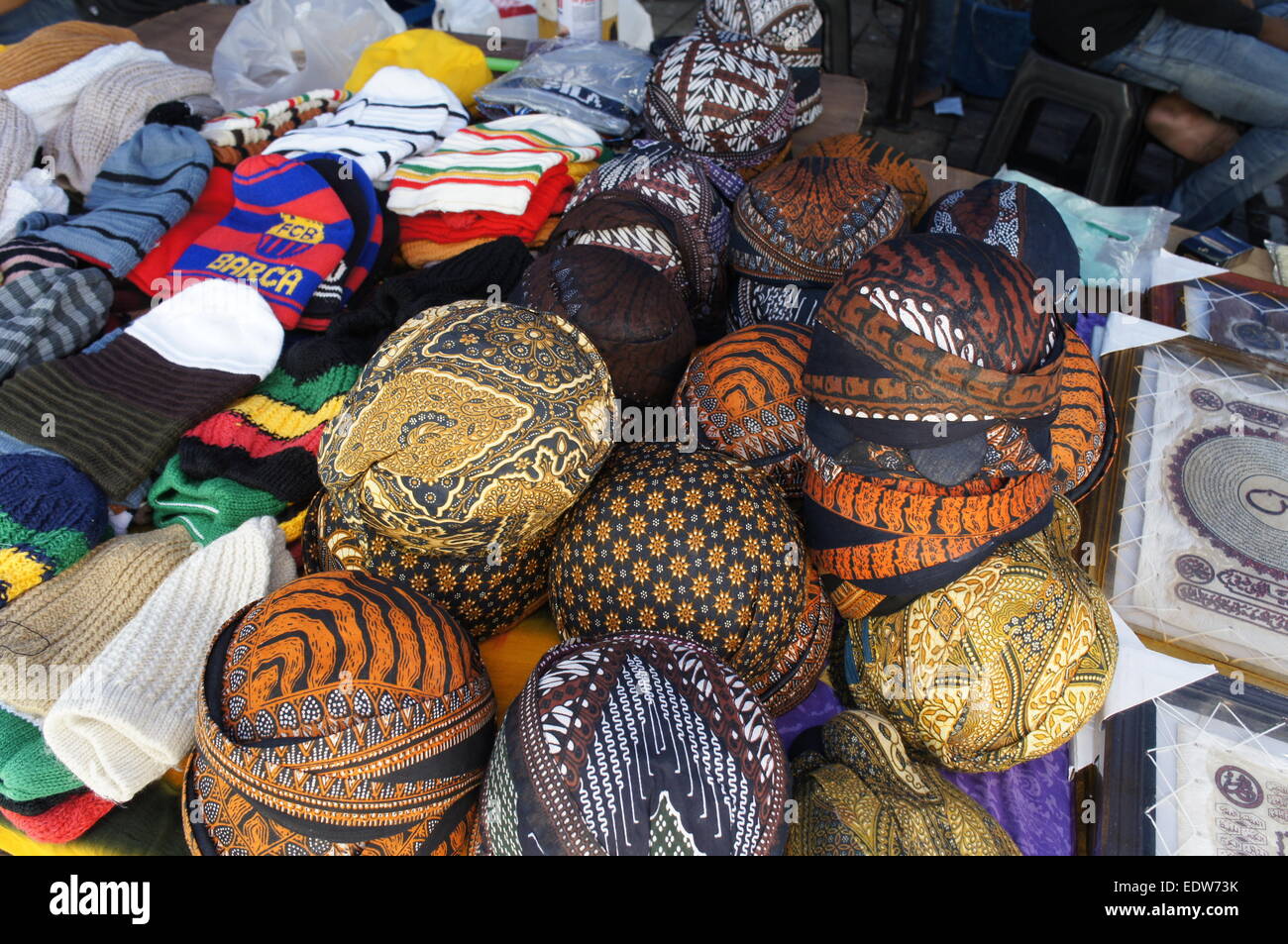 bunte Kopf Schädel Kappen von Sabah, Ost-Malaysia Stockfoto