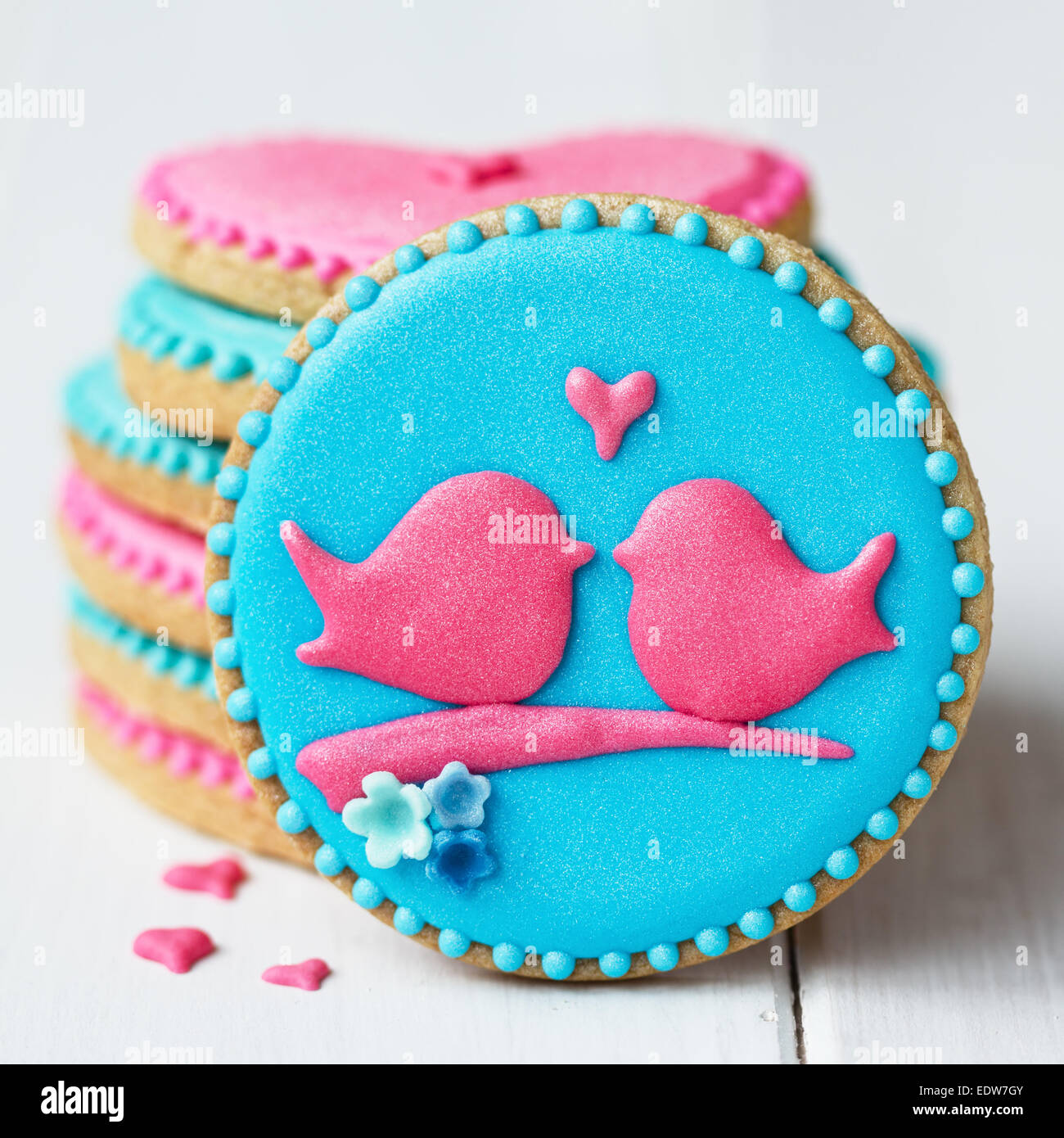 Stapel von Lovebird cookies Stockfoto