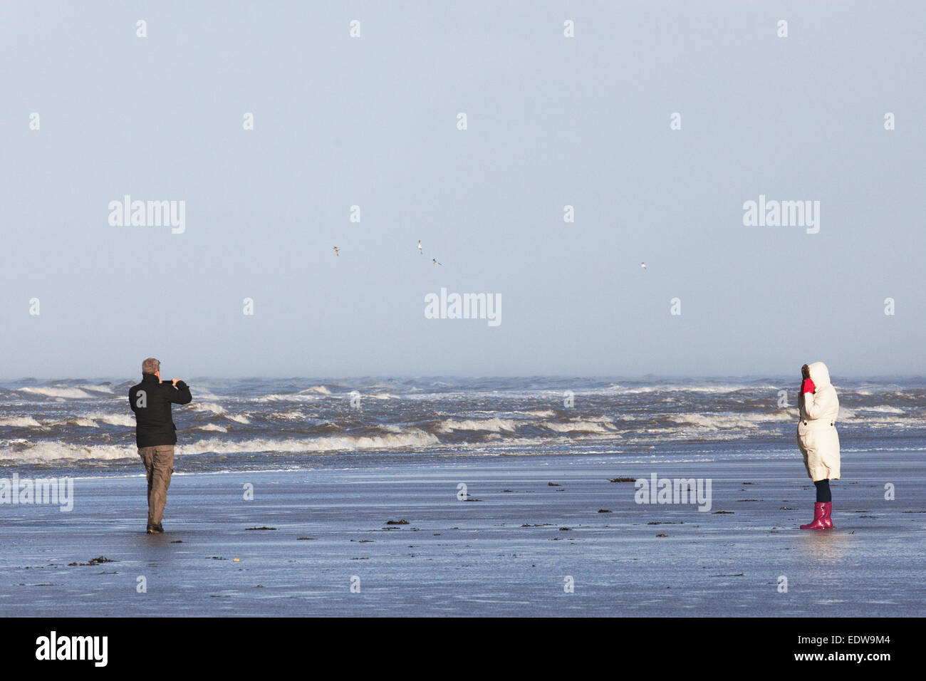 Southport, Merseyside, England 10. Januar 2014.  Großbritannien Wetter. Offshore-orkanartigen Winden, und Wind geblasen Sand, an der Mündung des Mersey an der Nordwestküste Sefton heute Morgen. Die Küste hier wird Erosion und die Gezeiten oft zeigen prähistorische Schlamm Schichten, von die einige menschliche und tierische Spuren enthalten. Bildnachweis: Mar Photographics/Alamy Live-Nachrichten Stockfoto