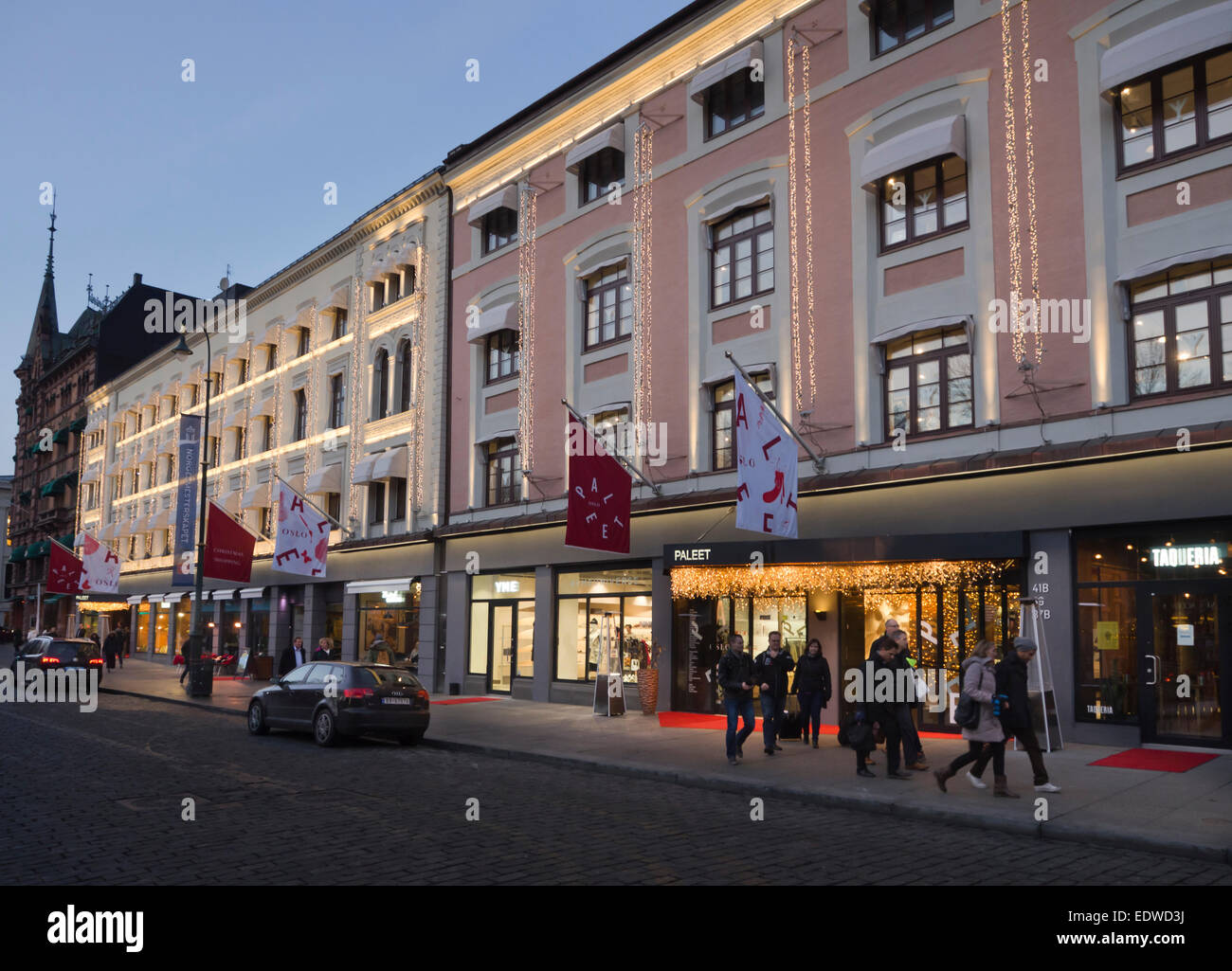 Paleet Einkaufszentrum in Karl Johans Gate Oslo Norwegen, aufleuchten für Kunden in der Wintersaison Stockfoto