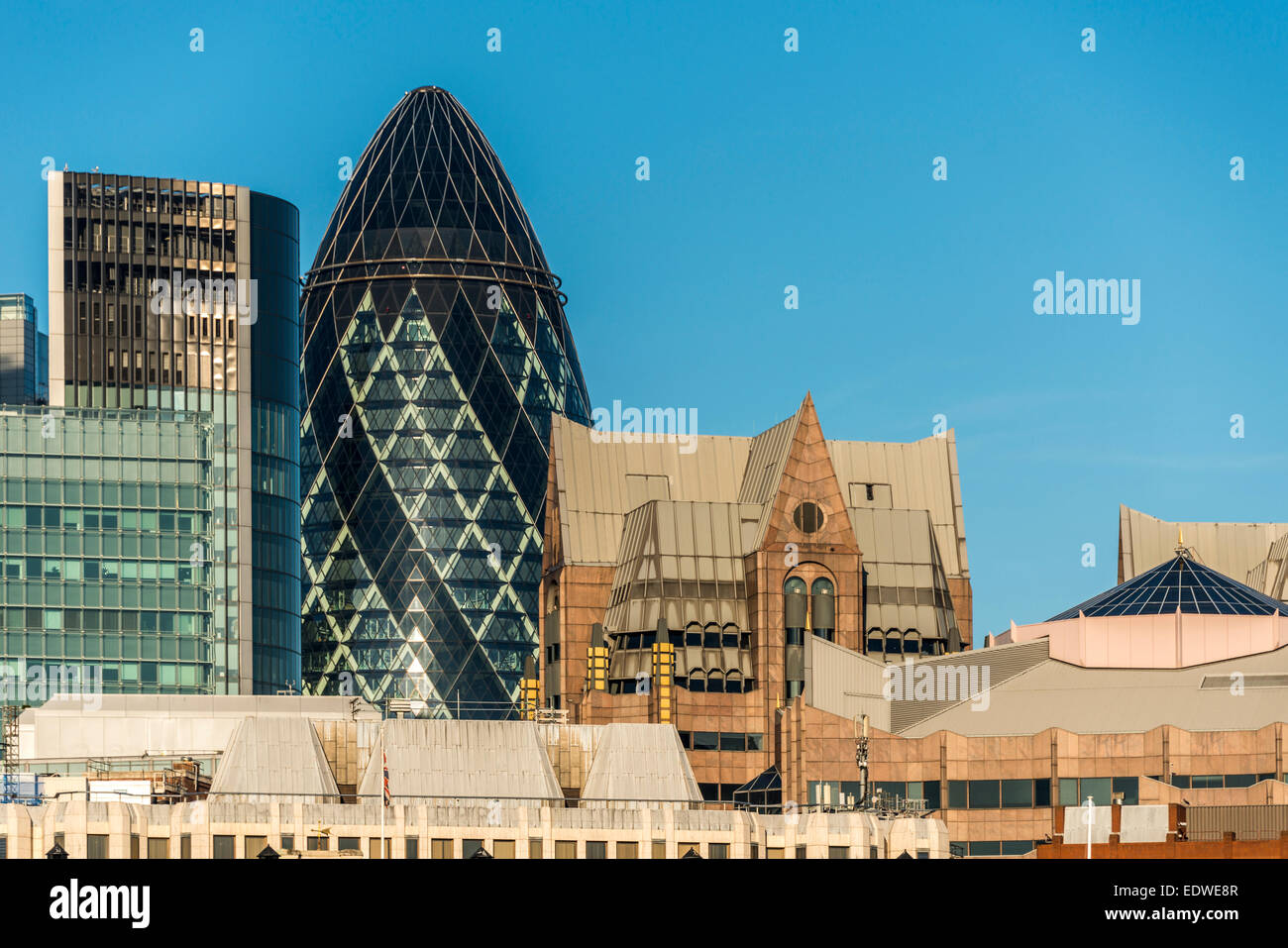 Blick auf die City of London, darunter die Gurke, Minster Court und Willis Gebäude. Stockfoto
