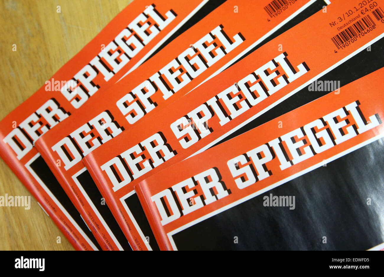 Hamburg, Deutschland. 10. Januar 2015. ILLUSTRATION - sind vier Ausgaben des Nachrichtenmagazins "Der Spiegel" auf dem Display an einem Kiosk in Hamburg, Deutschland, 10. Januar 2015. Der Spiegel wird Samstag statt am Montag veröffentlicht. Foto: Bodo Marks/Dpa/Alamy Live News Stockfoto