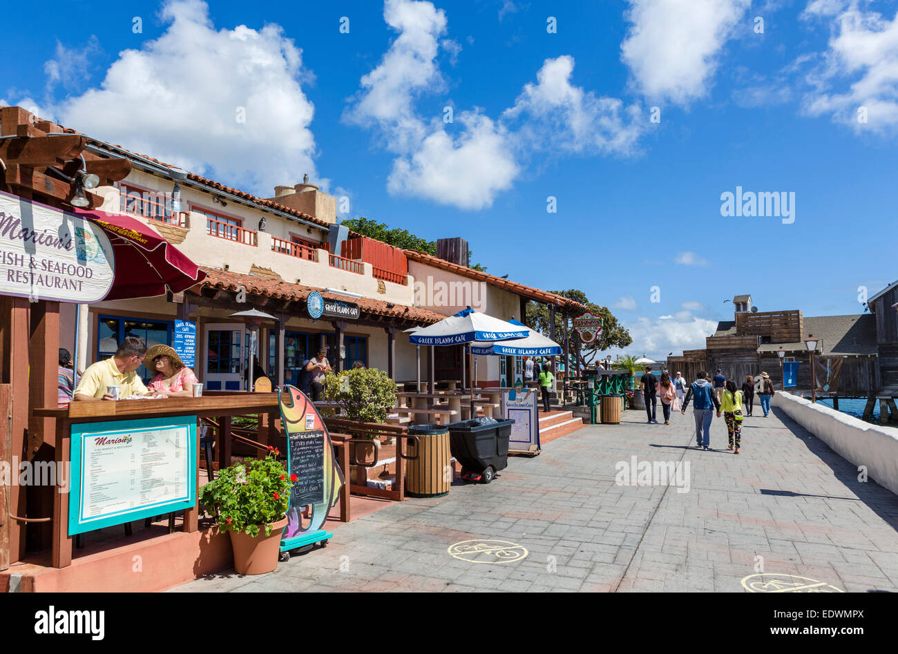 Restaurants auf der Embarcadero an Seaport Village, Marina District, San Diego, Kalifornien, USA Stockfoto