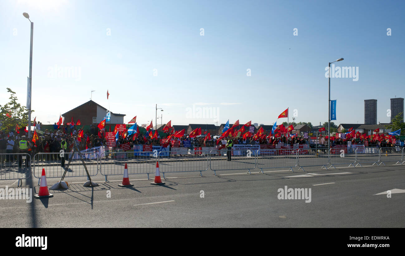 Sri-Lanka-Tamilen protestieren in der Nähe von Parkhead Stadion vor der Öffnung Zeremonie der XX Commonwealth Games in Glasgow. Stockfoto