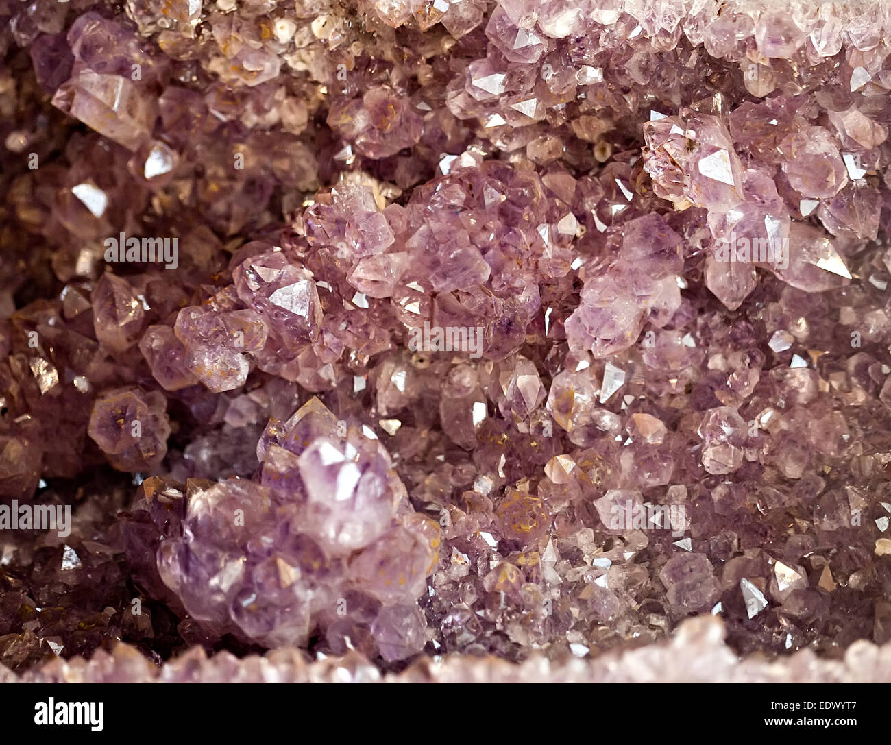 Amethyst Edelstein Druze Kristalle closeup Stockfoto