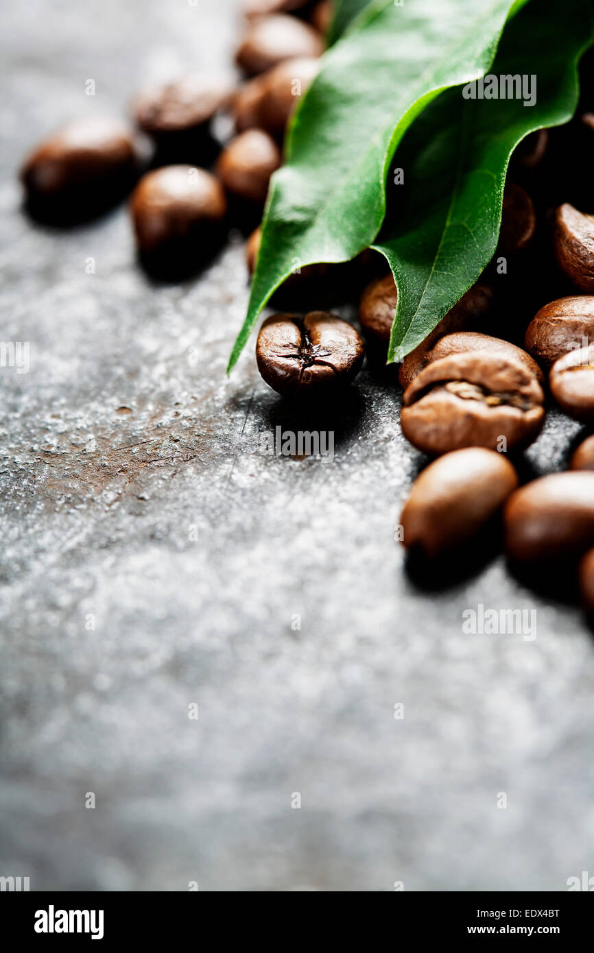 Kaffee auf dunklem Hintergrund grunge Stockfoto